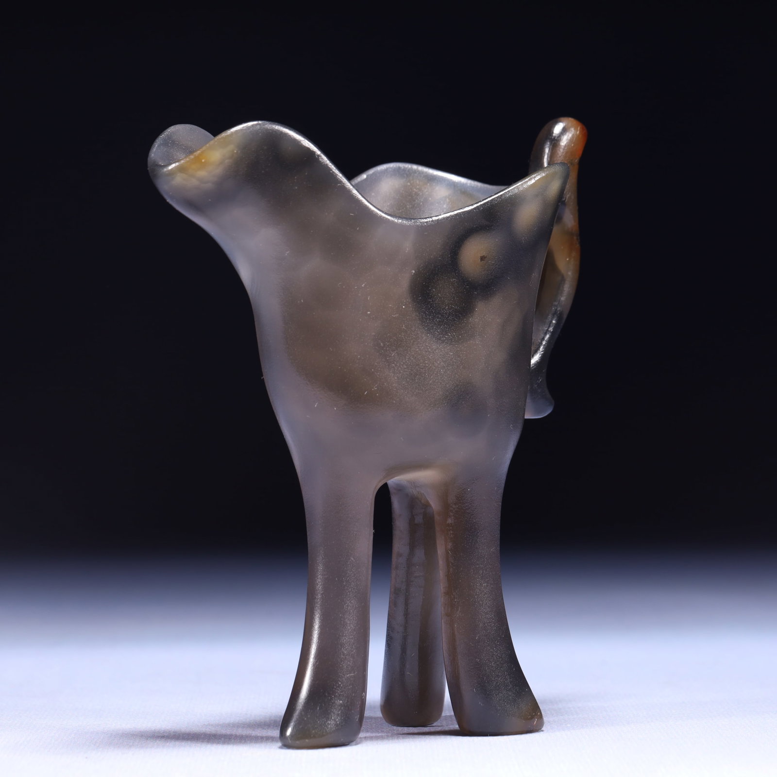 An Exquisite Agate Tripod Cup - 5
