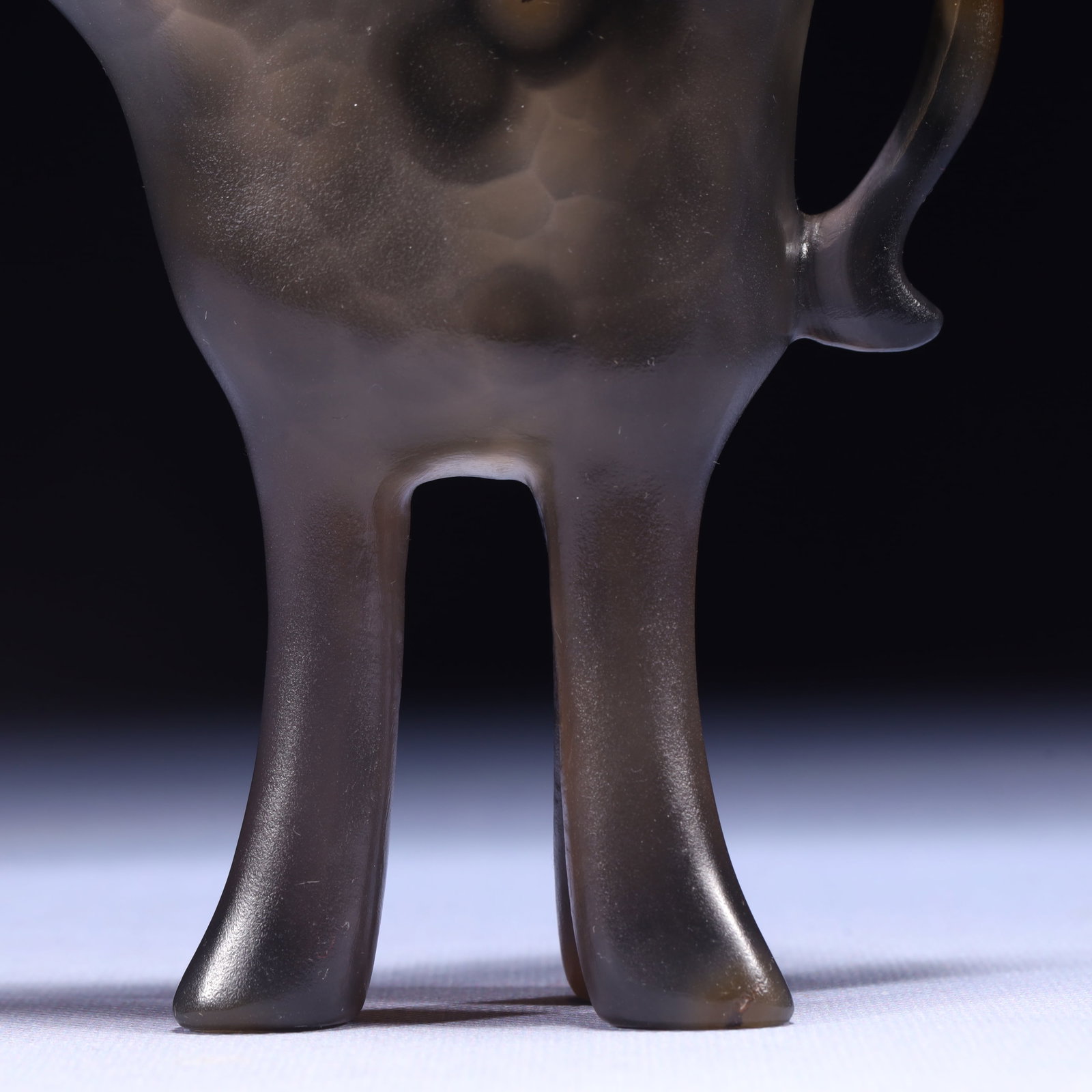 An Exquisite Agate Tripod Cup - 8
