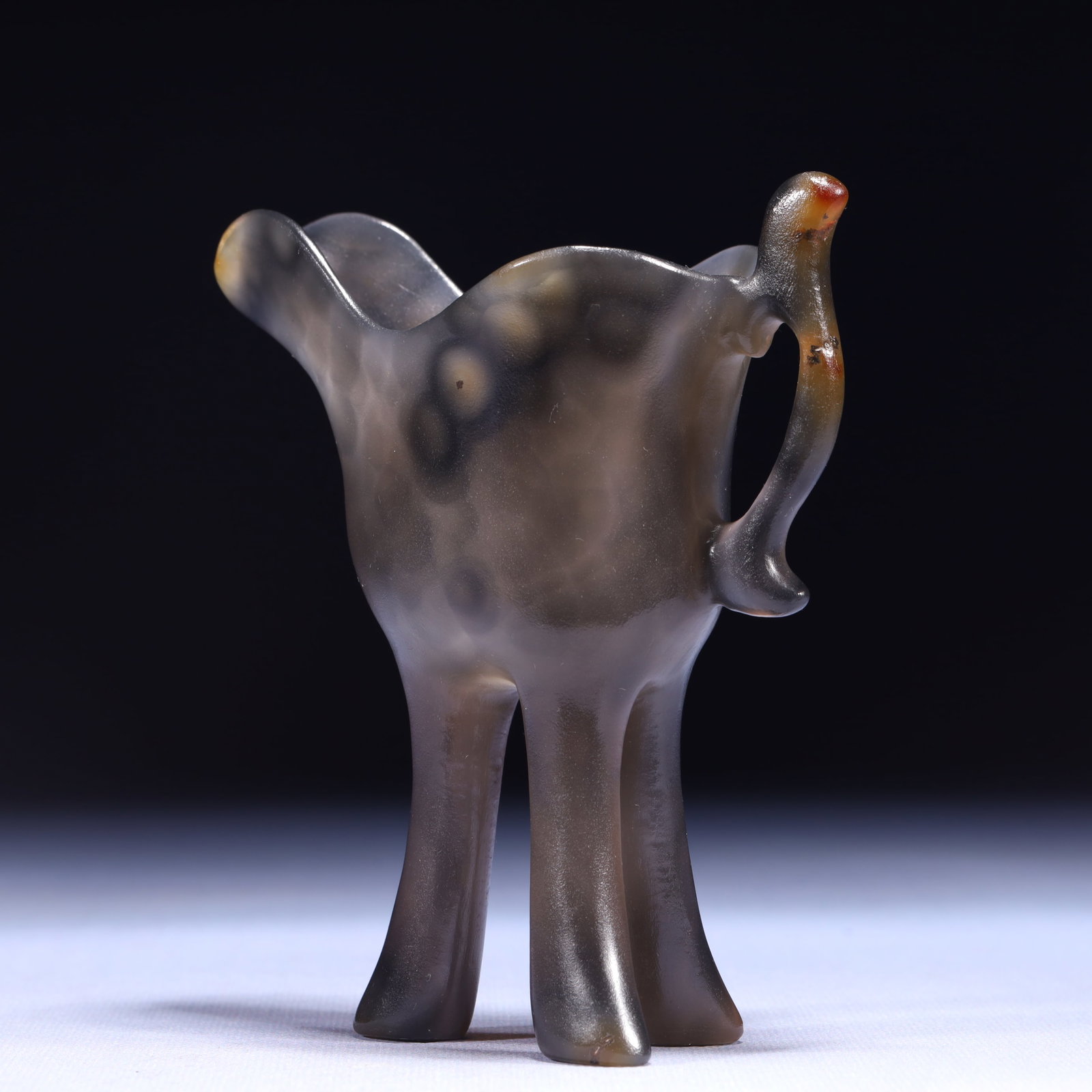 An Exquisite Agate Tripod Cup - 9