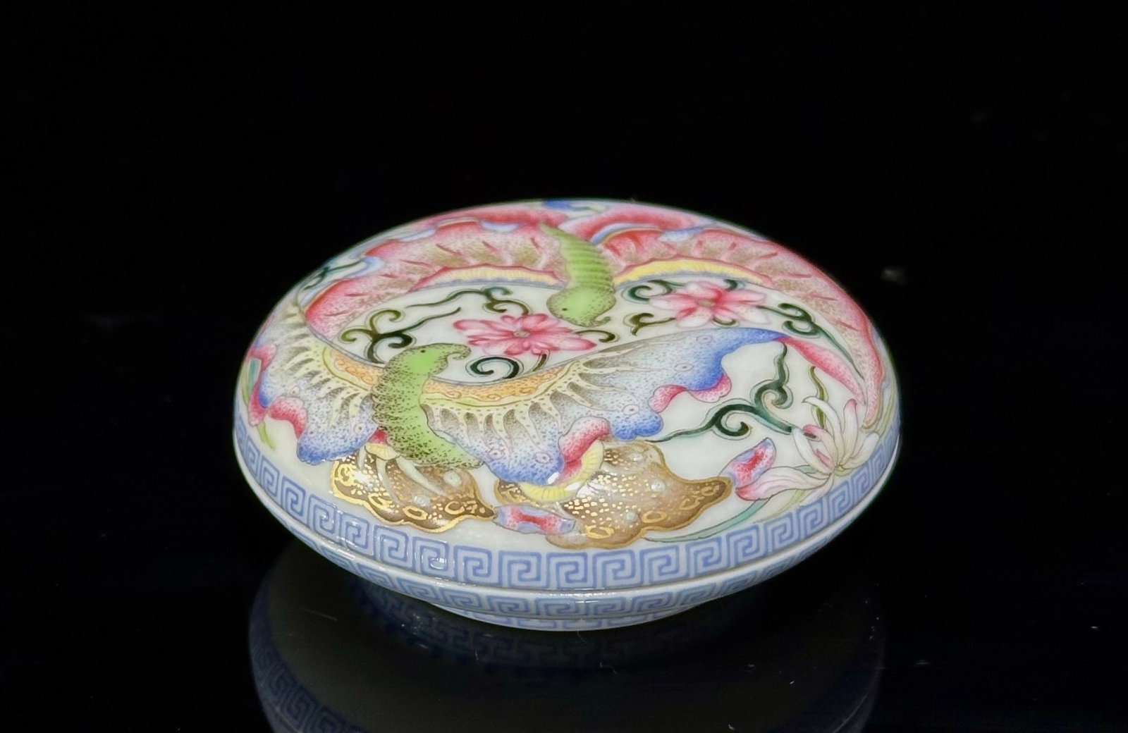 An Exquisite Enamel Flower and Butterfly Pattern Box with Cover: An Exquisite Enamel Flower and Butterfly Pattern Box with Cover,Qing Dynasty,China,Qianlong Four-character Mark,Size:1inx2.6in