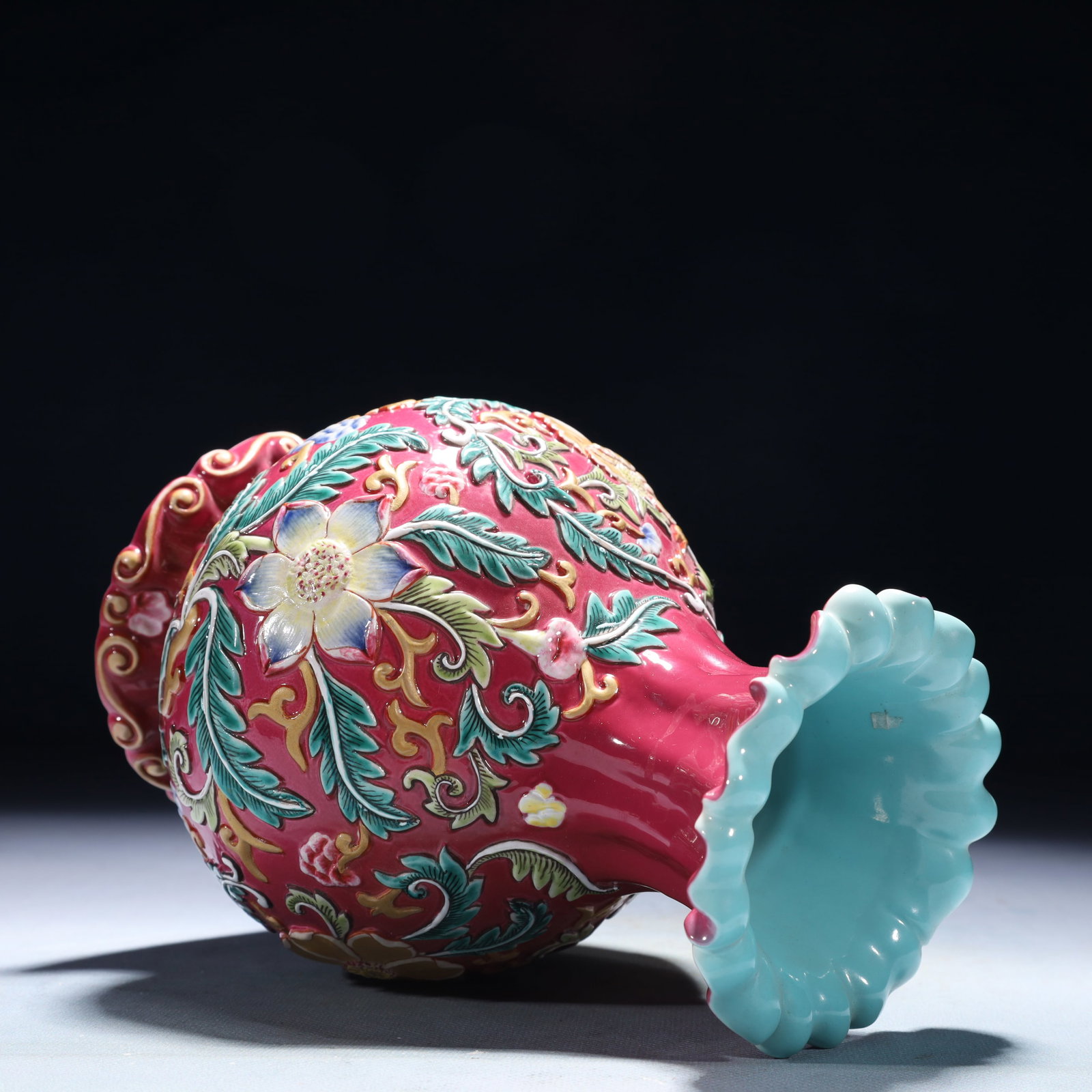 An Exquisite Ruby Red-Glazed Flower Pattern Vase - 7