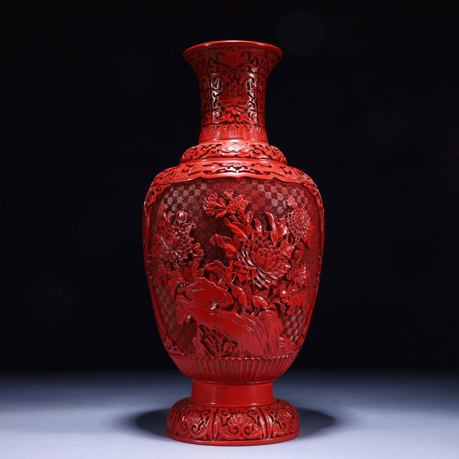 An Exquisite Carved Red Lacquer Flower Pattern Vase: An Exquisite Carved Red Lacquer Flower Pattern Vase,Qing Dynasty,China,Qianlong Four-character Mark,Size:6.7inx15.4in,Weight:1300g