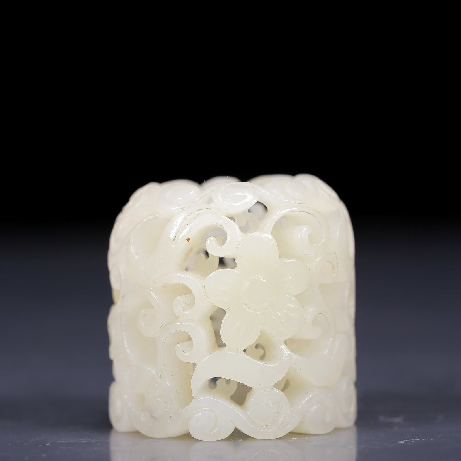 An Exquisite White Jade Flower Pattern Ring: An Exquisite White Jade Flower Pattern Ring,Qing Dynasty, China,Size:1.4in,Weight:40g 白玉花卉纹扳指，清代