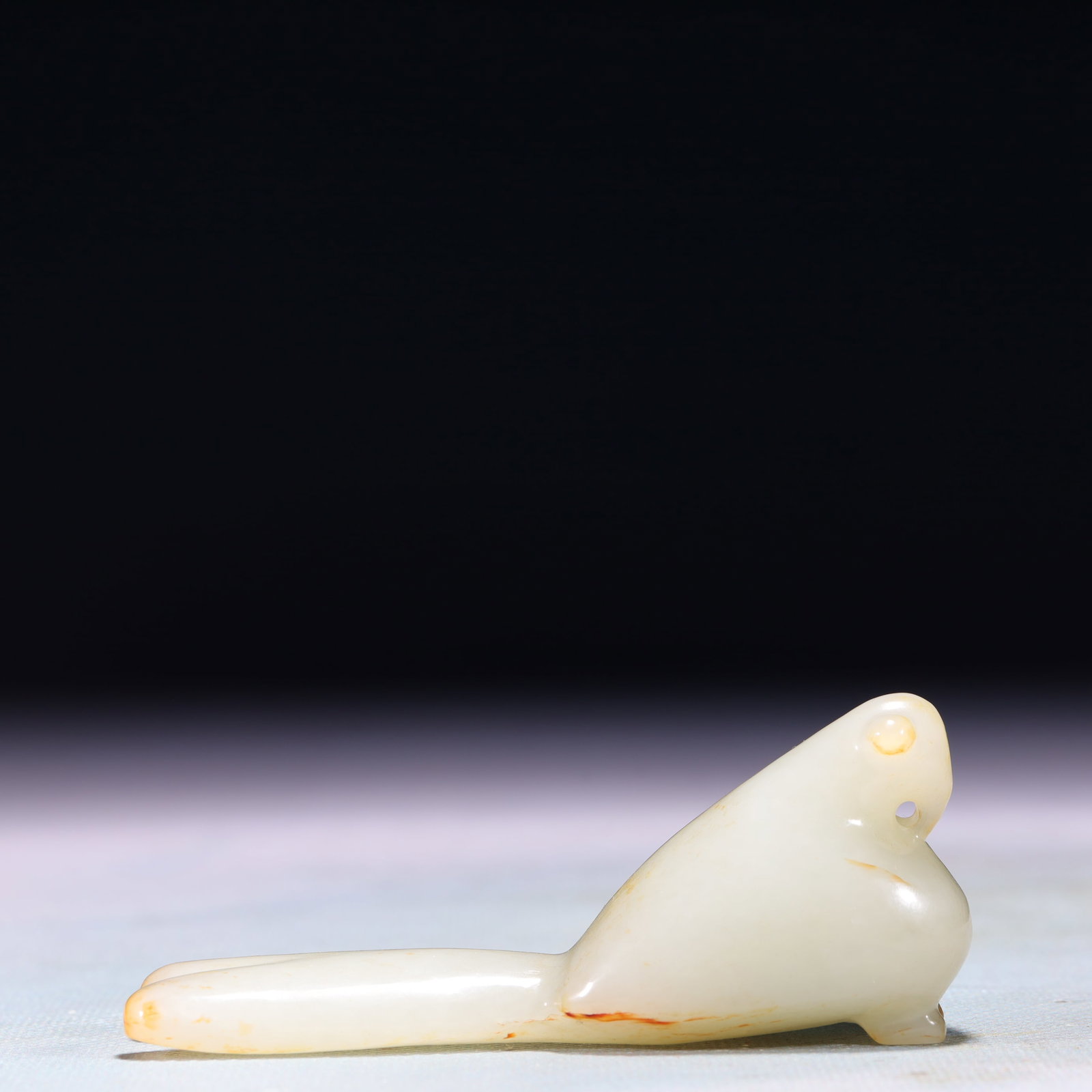 An Exquisite White Jade Bird Ornament: An Exquisite White Jade Bird Ornament,Qing Dynasty,China,Size:3.5inx1inx1.4in,Weight:86.2g 白玉鸟摆件,中国清代