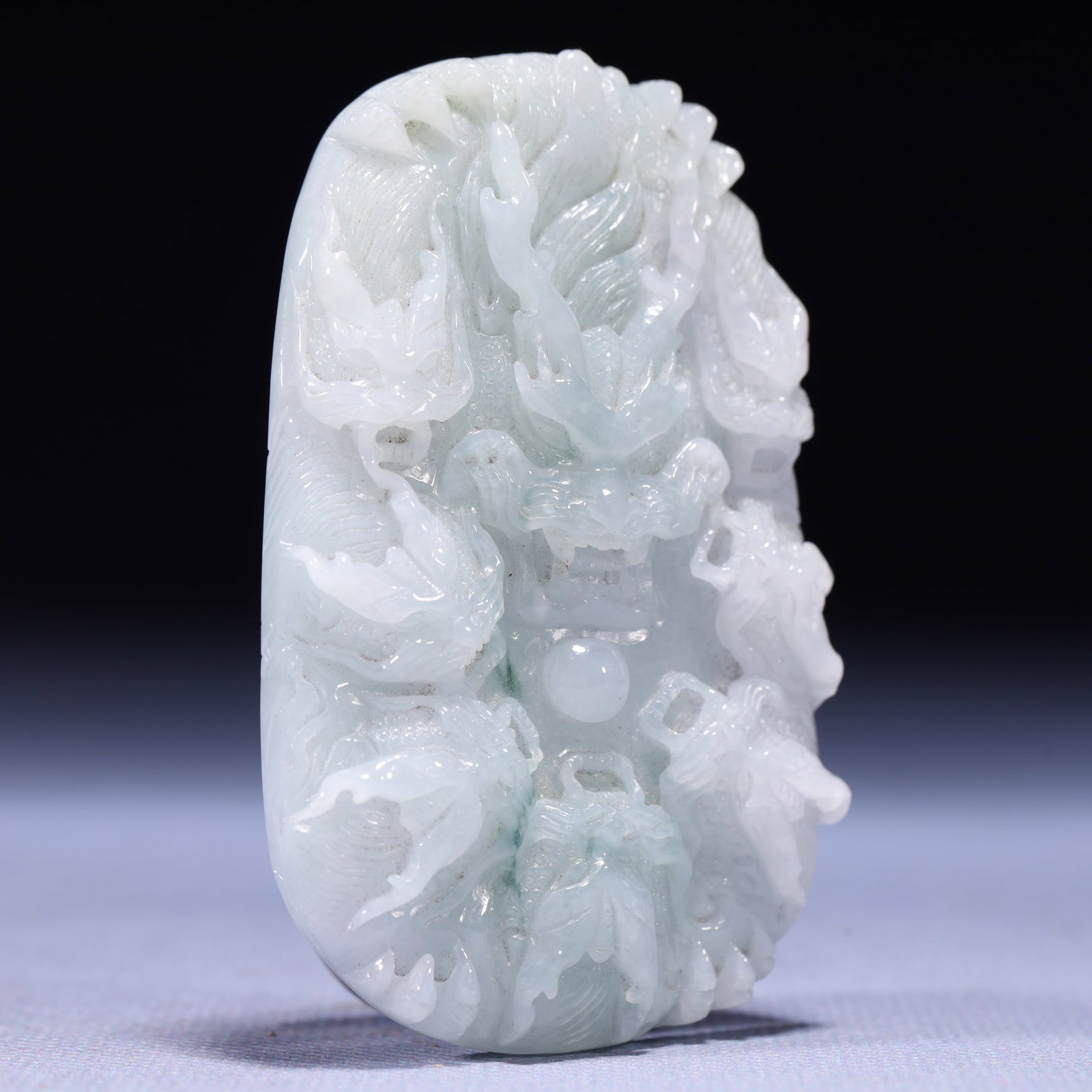 An Exquisite Jadeite Dragon Pattern Pendant - 3