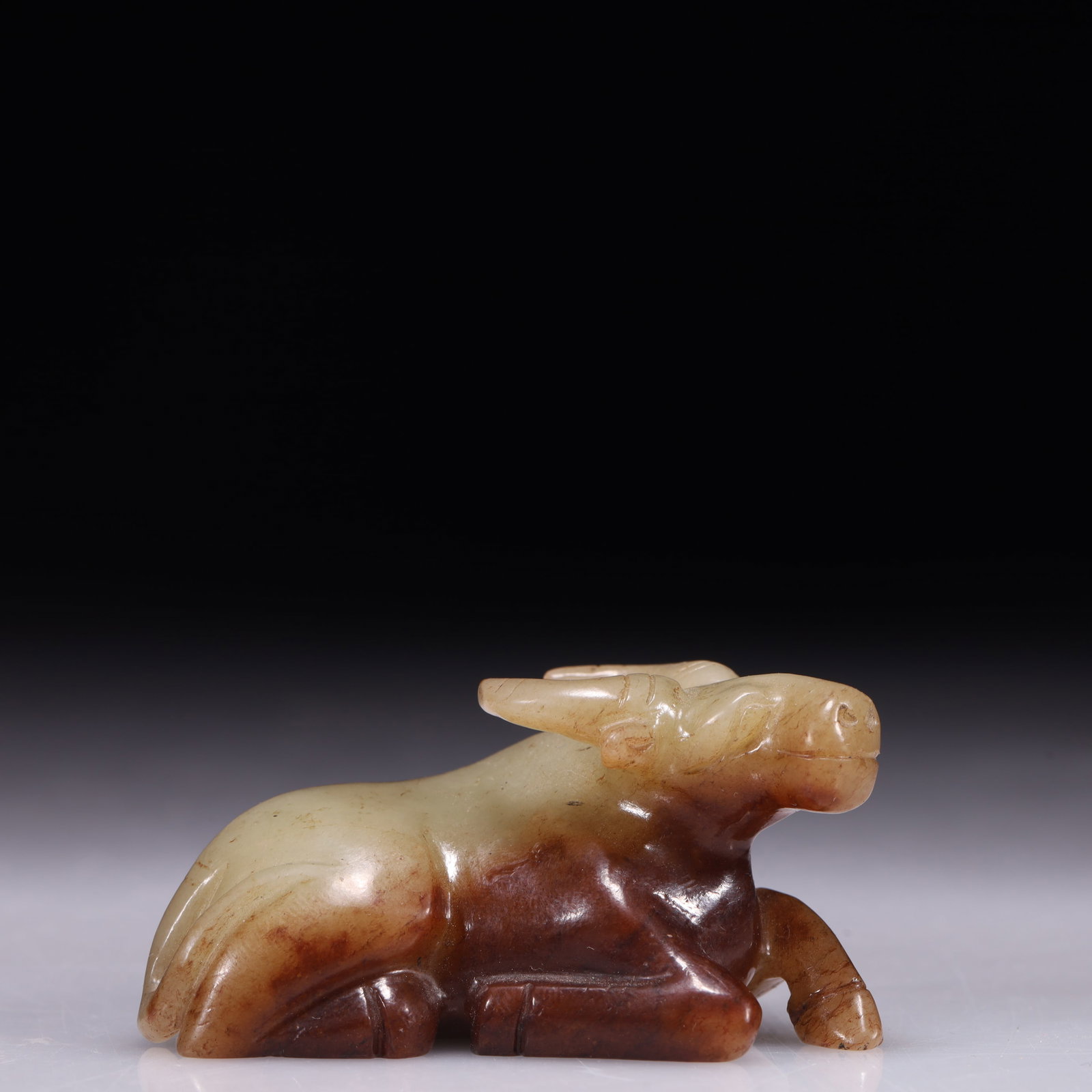 An Exquisite White Jade Buffalo Ornament: An Exquisite White Jade Buffalo Ornament,Qing Dynasty,China,Size:2.4inx1.2inx1in,Weight:68g 白玉牛摆件,中国清代