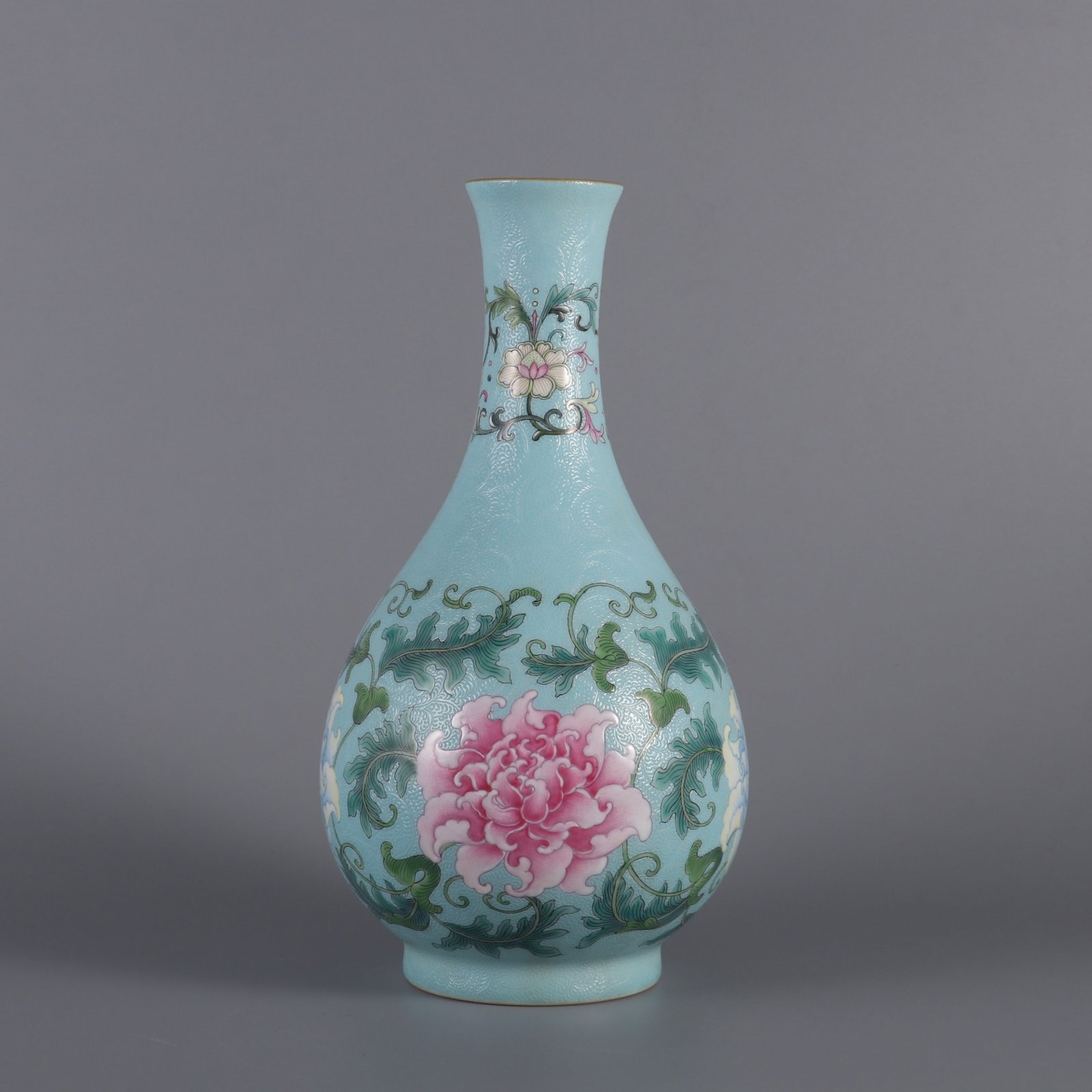 An Exquisite Turquoise Glazed Famille-Rose Peony Pattern Vase: An Exquisite Turquoise Glazed Famille-Rose Peony Pattern Vase,Qing Dynasty,China,Qianlong Six-character Mark,Size:9.4inx4.7in