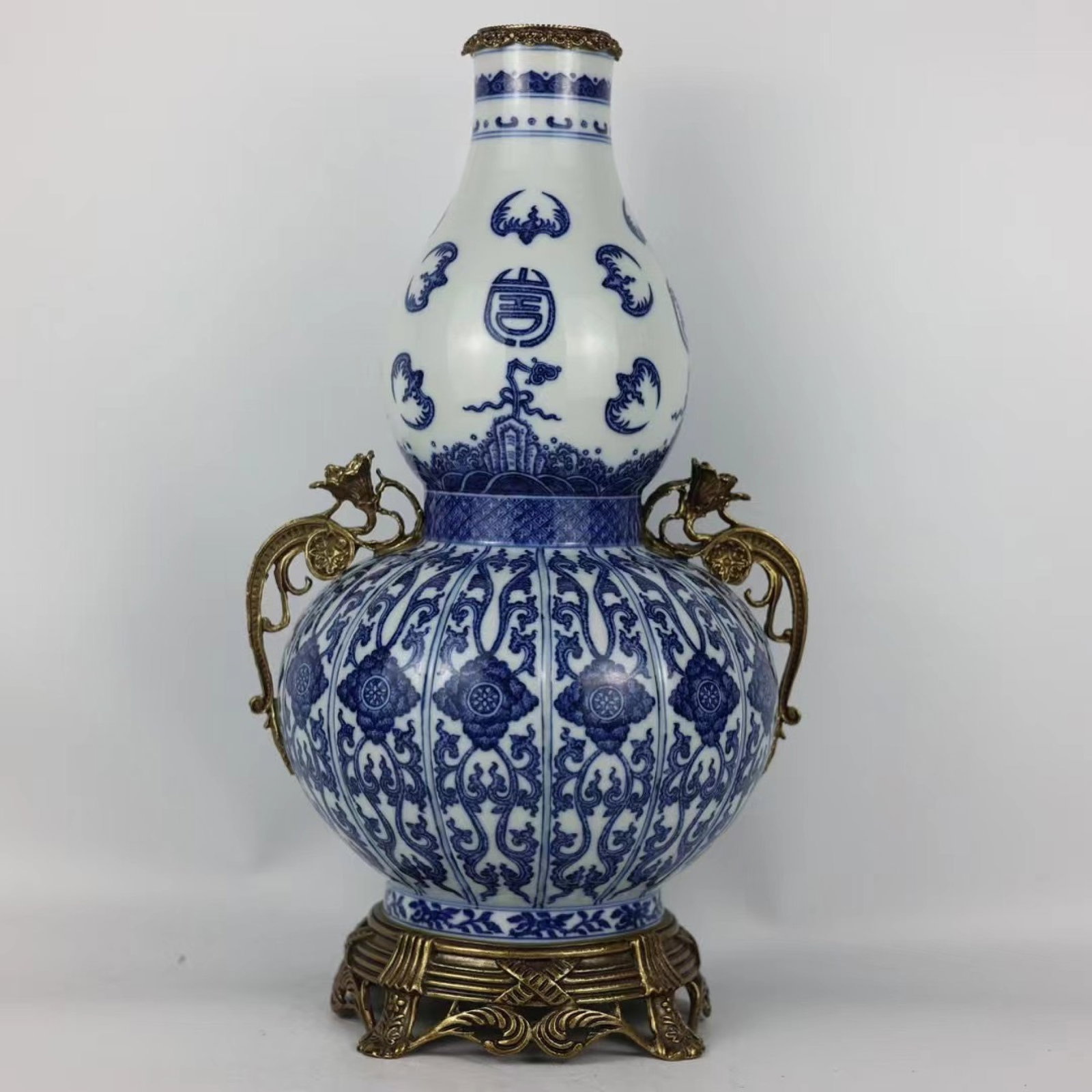 A Huge Blue and White Inlaid Bronze Bats and Peach Pattern Double-Ears Gourd Vase: A Huge Blue and White Inlaid Bronze Bats and Peach Pattern Double-Ears Gourd Vase,Qing Dynasty,China,Qianlong Six-character Mark,Size:18.5inx3inx10.2inx7.1in 青花镶铜福&#