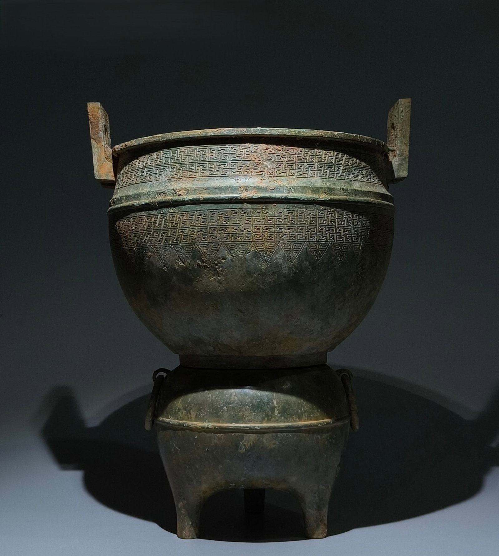 An Archaic Bronze Double-Ears Censer (1 of 9)