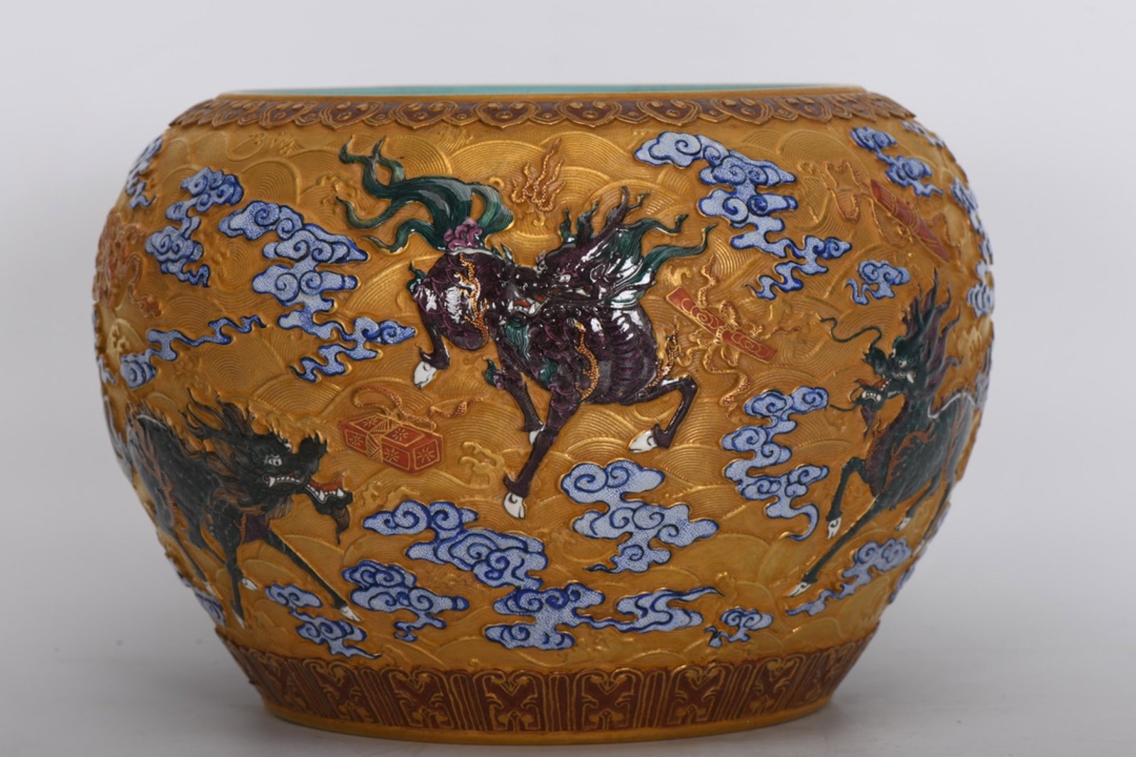 An Exquisite Gold Ground Enamel Auspicious Cloud and Kylin Pattern Brush Washer: An Exquisite Gold Ground Enamel Auspicious Cloud and Kylin Pattern Brush Washer,Qing Dynasty,China,Qianlong Six-character Mark,Size:6.6inx9.5in 金地珐琅彩祥云