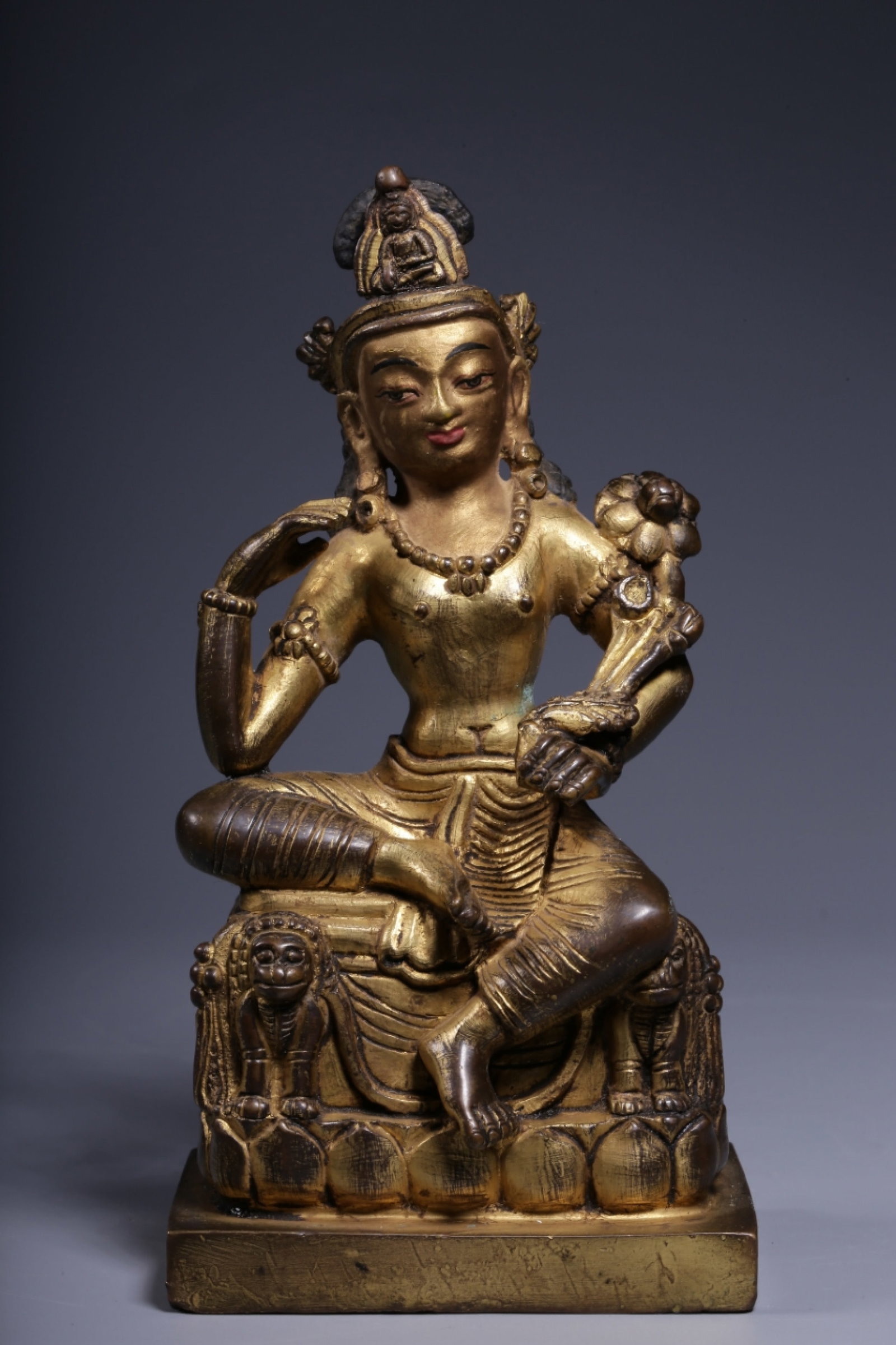 A Rare Gilt Bronze Statue of Avalokitesvara: A Rare Gilt Bronze Statue of Avalokitesvara,Qing Dynasty, China,Size:5.8inx3.3inx2.2in,Weight:720g 铜鎏金观音像,中国清代