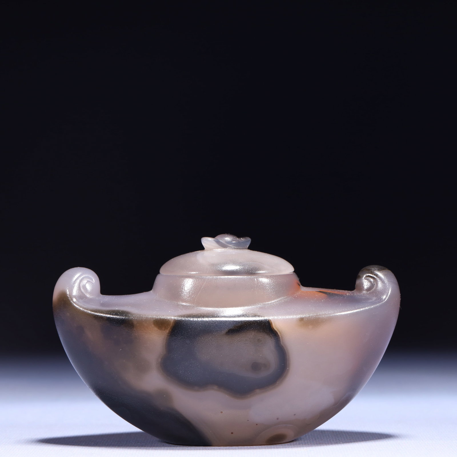 An Exquisite Agate Brush Washer: An Exquisite Agate Brush Washer,Qing Dynasty,China,Size:5.1inx2.6inx3in,Weight:333g 玛瑙笔洗,中国清代