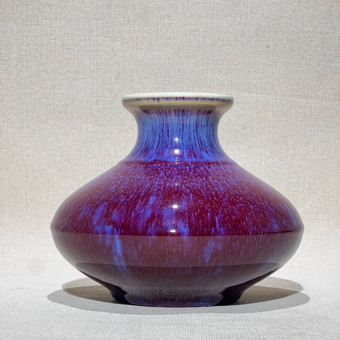 An Exquisite Flambe Glazed Vase: An Exquisite Flambe Glazed Vase,Qing Dynasty,China,Yongzheng Four-character Mark,Size:5.9inx7.5in 窑变釉瓶,中国清代,雍正四字