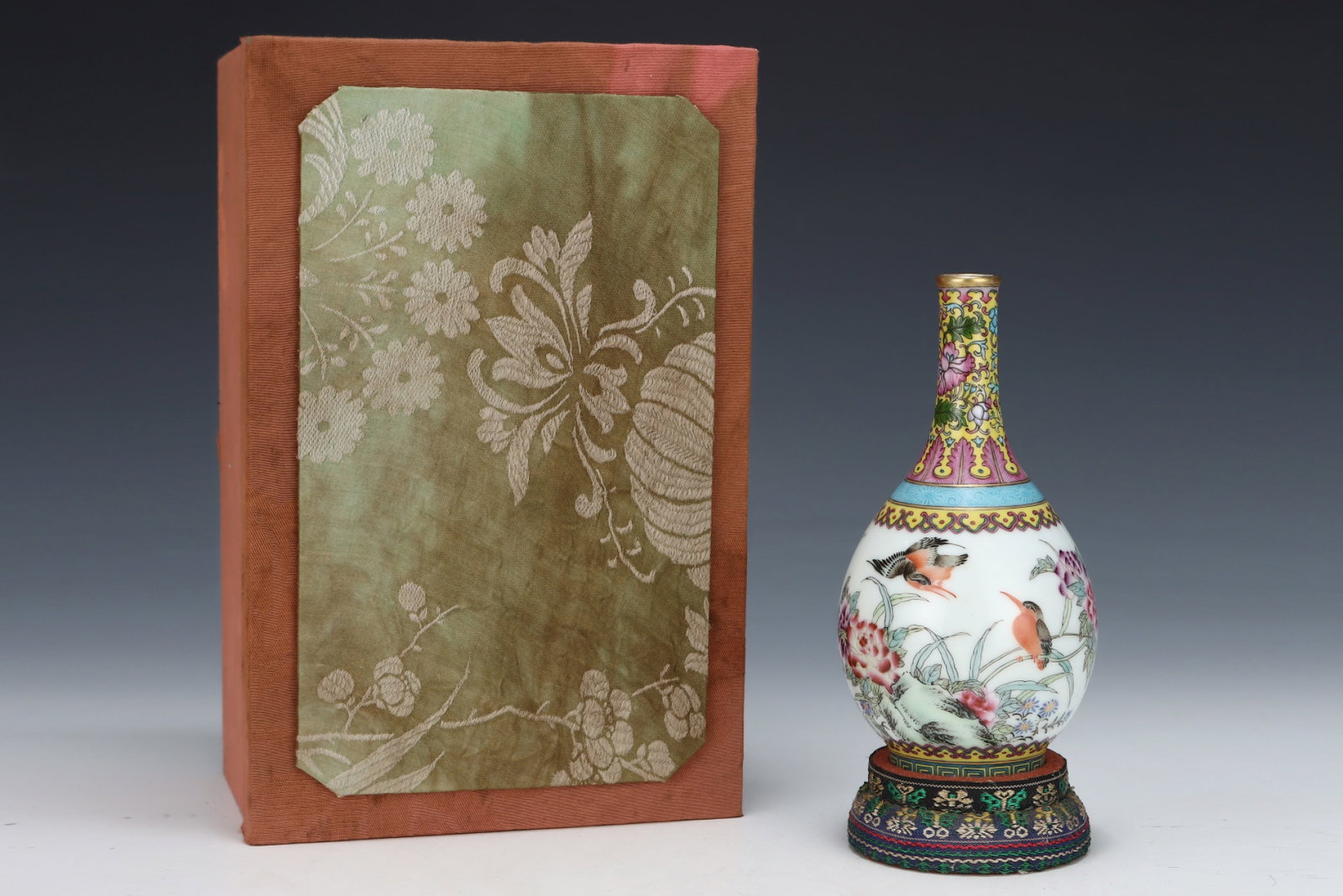 An Exquisite Enamel Painted Gold Flower and Bird Pattern Vase,with poem: An Exquisite Enamel Painted Gold Flower and Bird Pattern Vase,with poem,Qing Dynasty,China,Qianlong Four-character Mark,Size:6.2inx3.2in 珐琅彩描金花鸟纹