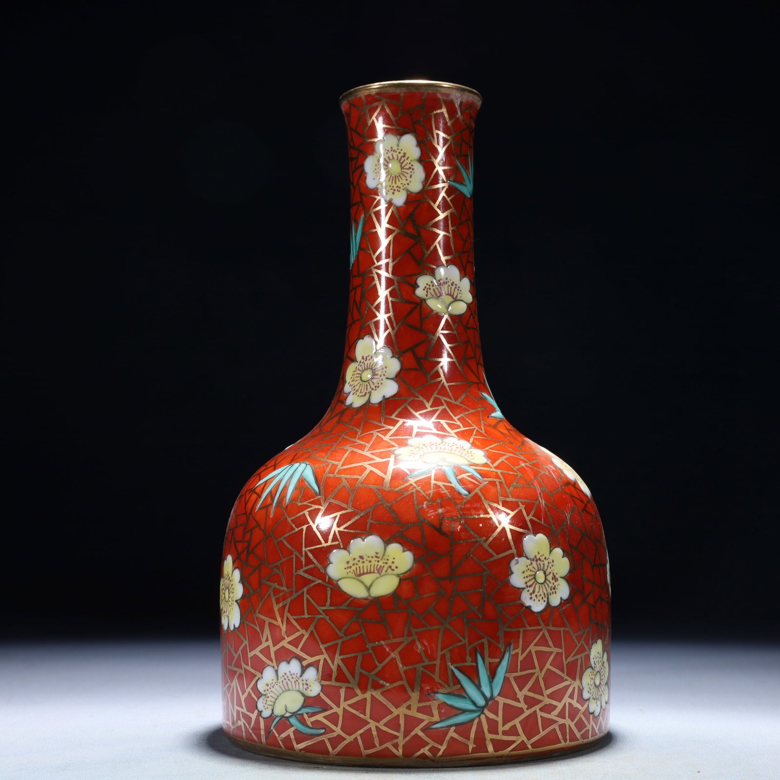 An Exquisite Red Ground Famille-Rose Flower Pattern Vase: An Exquisite Red Ground Famille-Rose Flower Pattern Vase,Qing Dynasty,China,Yongzheng Six-character Mark,Size:5.1inx9.1in,Weight:1000g 红地粉彩花卉纹瓶,