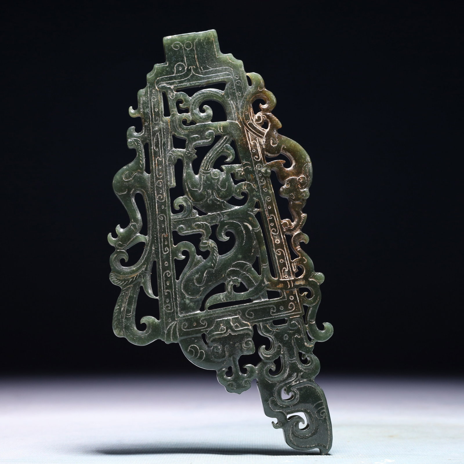 An Exquisite Jasper Dragon Pattern Pendant: An Exquisite Jasper Dragon Pattern Pendant,Qing Dynasty,China,Size:3.5inx7.3in,Weight:170g 碧玉龙纹挂件,中国清代