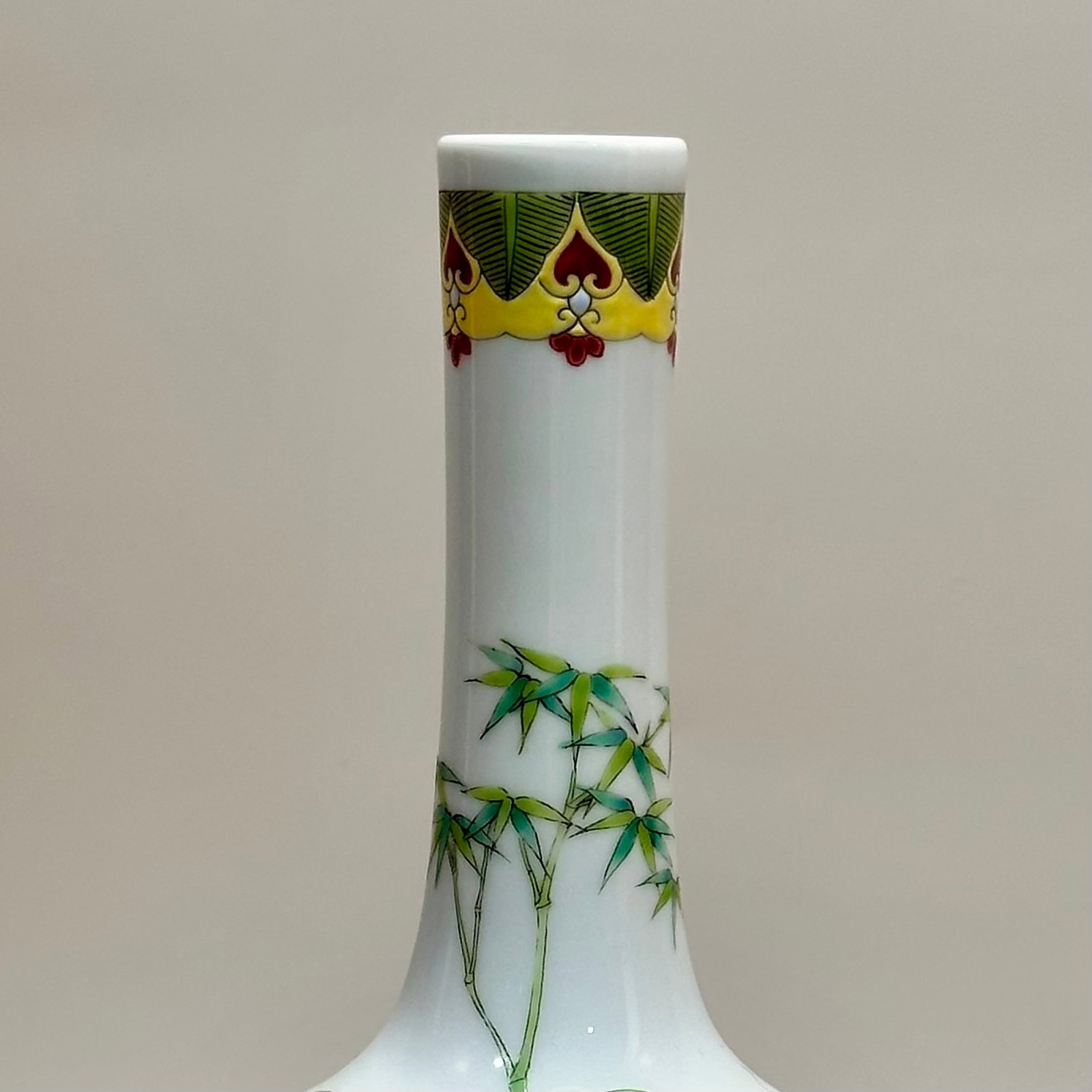 An Exquisite Enamel Flower and Bird Pattern Vase,with poem: An Exquisite Enamel Flower and Bird Pattern Vase,with poem,Qing Dynasty,China,Yongzheng Four-character Mark,Size:8.9inx4.3in