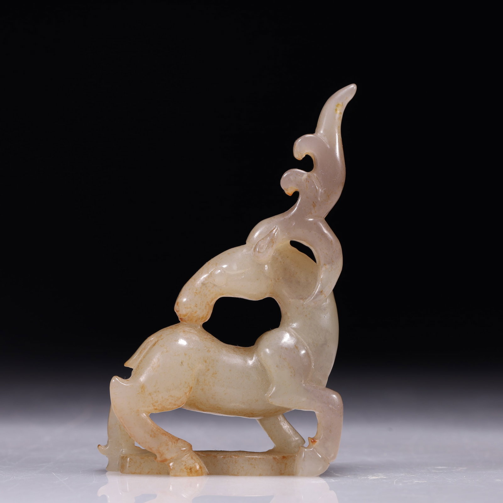 An Exquisite White Jade Deer Ornament: An Exquisite White Jade Deer Ornament,Qing Dynasty,China,Size:2inx0.8inx3.1in,Weight:62g 白玉鹿摆件,中国清代