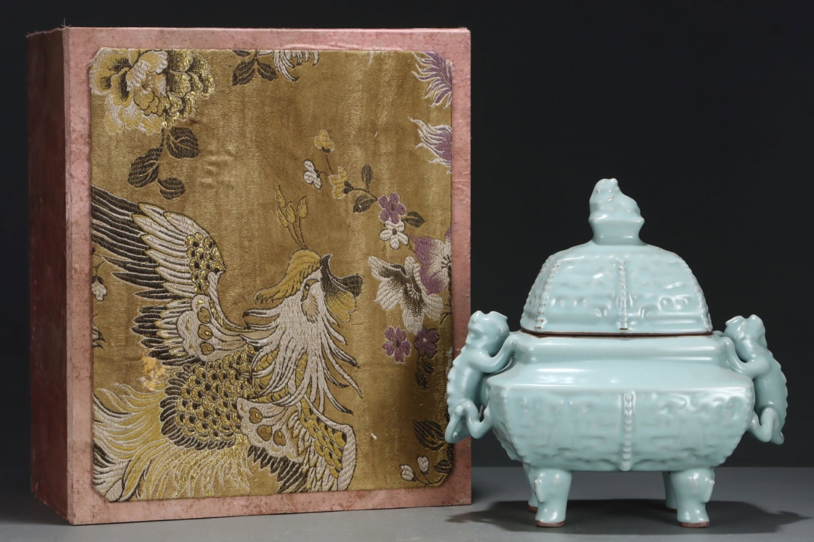 A Rare Guan yao Celadon Glazed Beast-Ears four legs Censer: A Rare Guan yao Celadon Glazed Beast-Ears four legs Censer,Song Dynasty,China,Royal Court Mark,Size:12.9inx12.6in 官窑粉青釉兽耳四足香ୀ