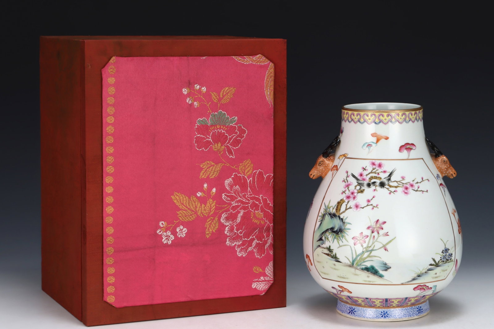 An Exquisite Famille-Rose Painted Gold Flower and Bird Pattern Deer-Ears Vase: An Exquisite Famille-Rose Painted Gold Flower and Bird Pattern Deer-Ears Vase,Qing Dynasty,China,Qianlong Six-character Mark,Size:10.2inx7.9in 粉彩描金花鸟纹&