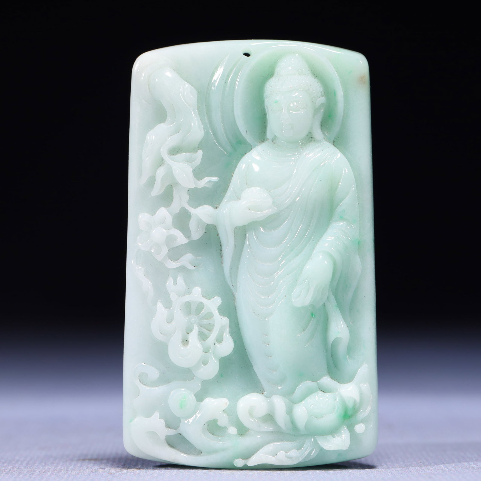 An Exquisite Jadeite Statue of Sakyamuni Pendant: An Exquisite Jadeite Statue of Sakyamuni Pendant,Qing Dynasty,China,Size:1.8inx0.4inx3in,Weight:92g 翡翠如来像挂件,中国清代