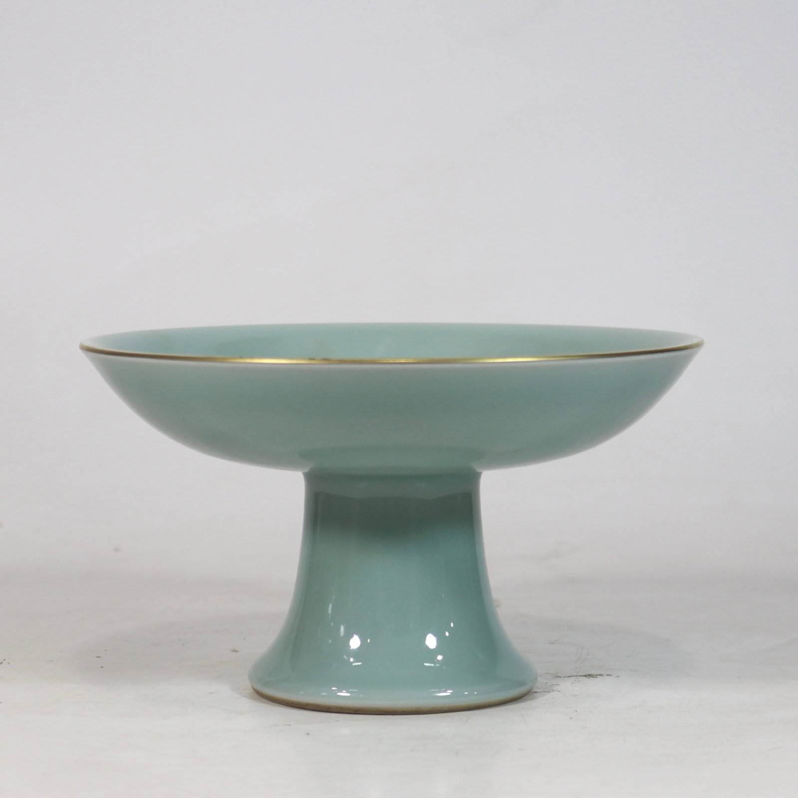An Exquisite Celadon Glazed Enamel Flower Pattern Stem Plate: An Exquisite Celadon Glazed Enamel Flower Pattern Stem Plate,Qing Dynasty,China,Qianlong Six-character Mark,Size:7.1inx4.1in 豆青釉珐琅彩花卉纹