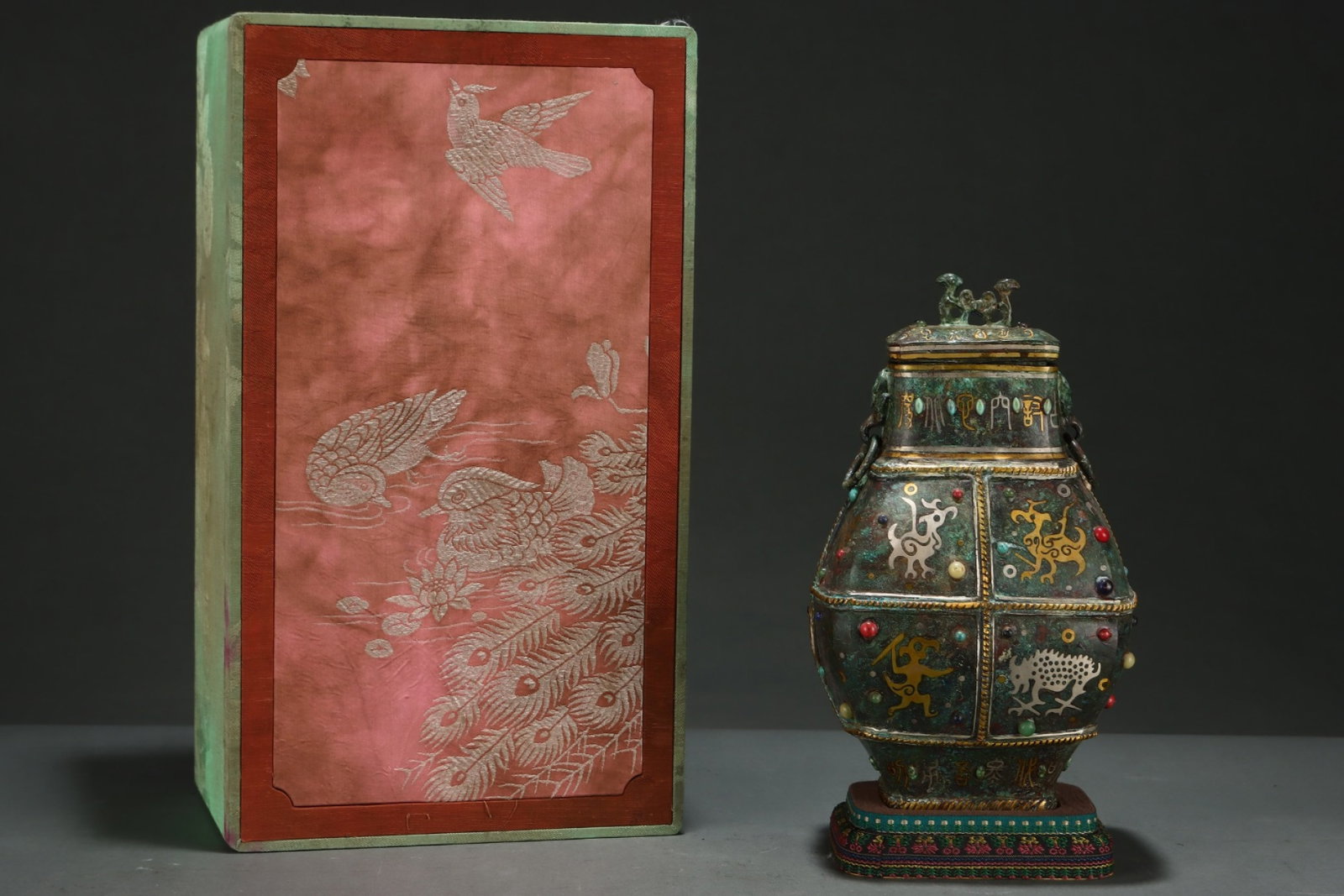 An Archaic Bronze Inlaid Gold and Silver Beast Pattern Jar with Cover,Inlaid Gems: An Archaic Bronze Inlaid Gold and Silver Beast Pattern Jar with Cover,Inlaid Gems,the Warring States period in China,Size:10.5inx6.2in