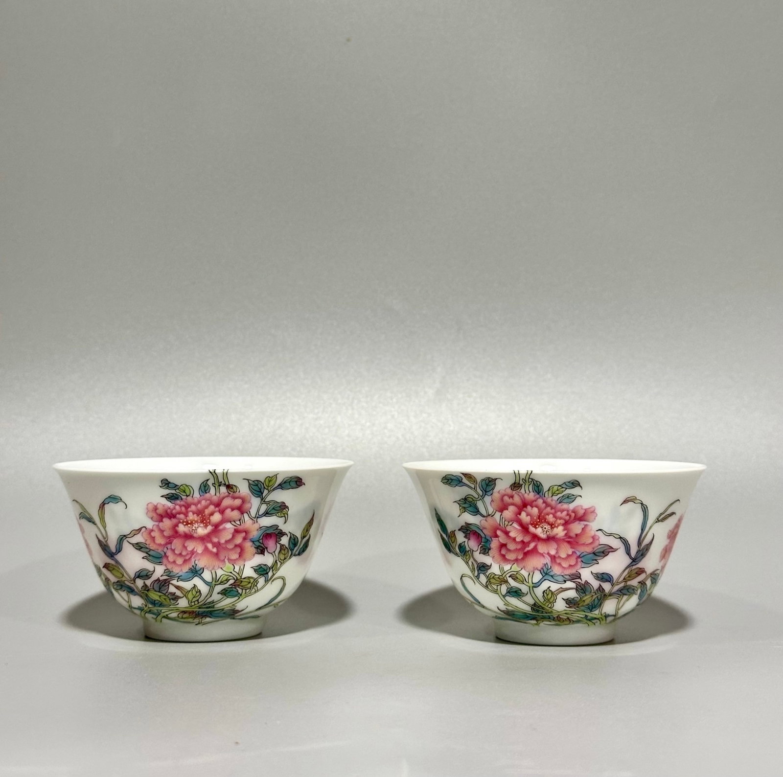 A Pair of Exquisite Enamel Flower Pattern Cups,with poem: A Pair of Exquisite Enamel Flower Pattern Cups,with poem,Qing Dynasty,China,Yongzheng Four-character Mark,Size:1.8inx1.3in 一对珐琅彩花卉纹杯é