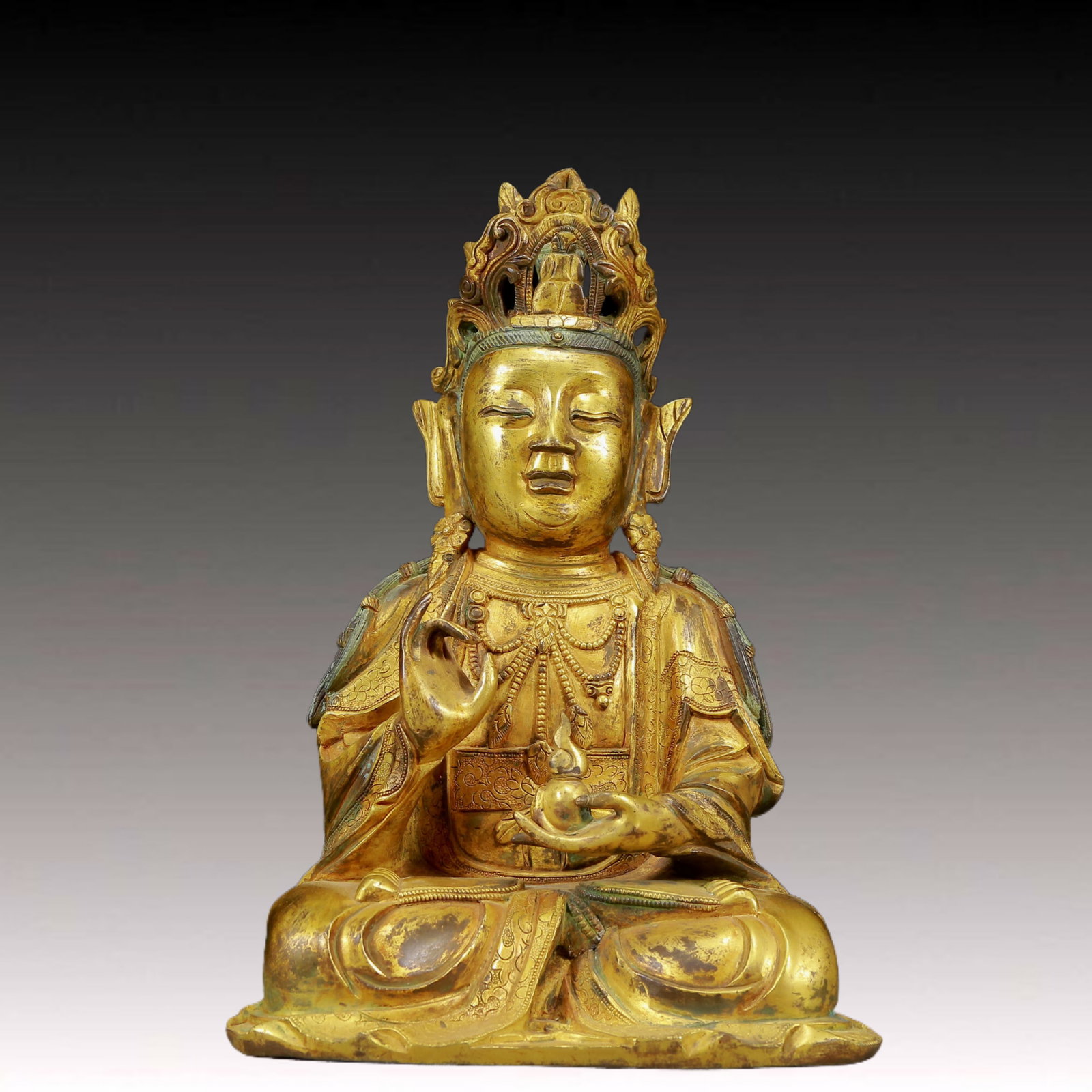 A Solemn Gilt Bronze Statue of Avalokitesvara: A Solemn Gilt Bronze Statue of Avalokitesvara,Ming Dynasty, China,Size:8.3inx5.5inx13.4in,Weight:6780g 铜鎏金观音像，明代
