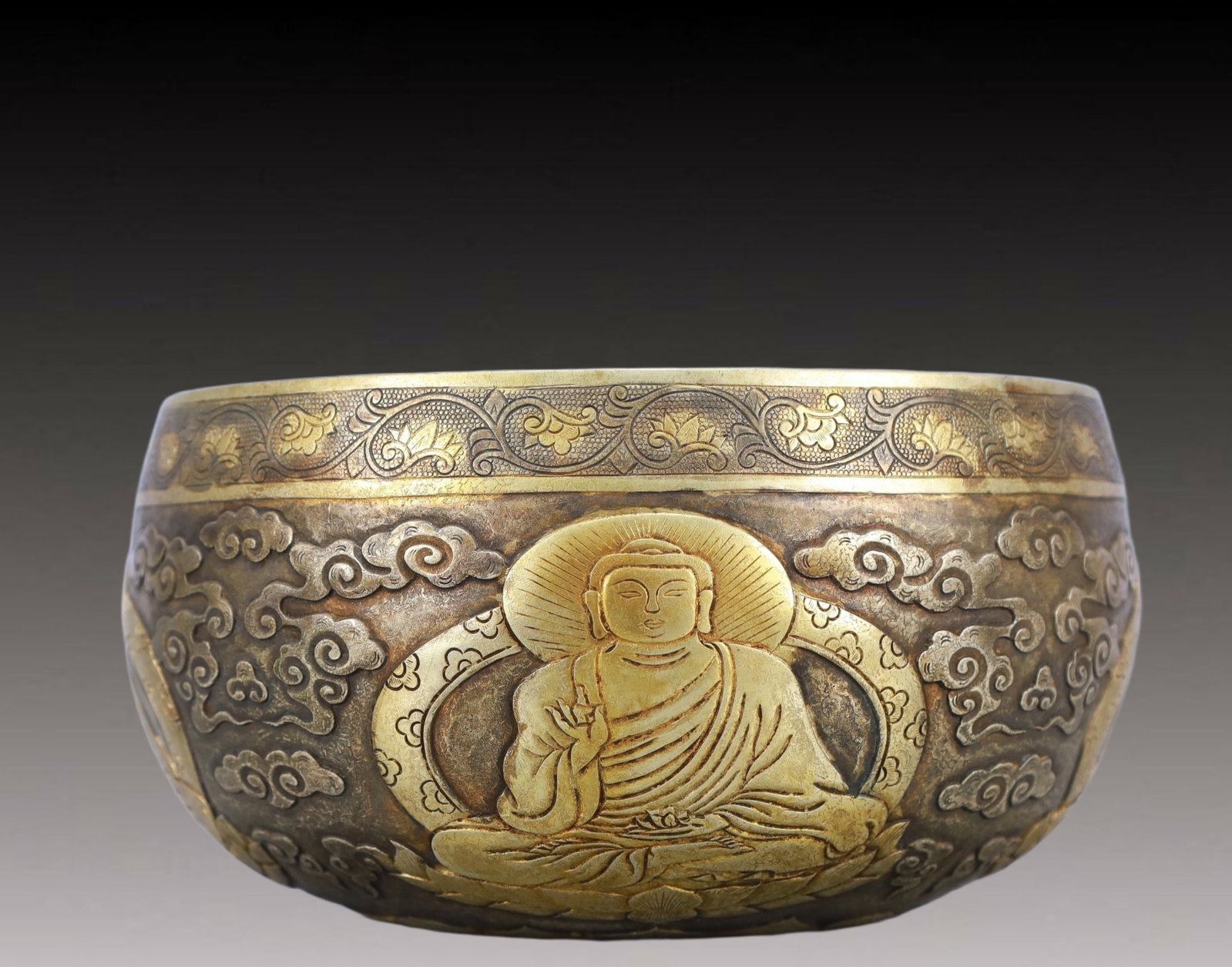 A Rare Gilt Silver Buddha Statue Pattern Censer: A Rare Gilt Silver Buddha Statue Pattern Censer,Tang Dynasty, China,Size:6.3inx3.5in,Weight:1000g 银鎏金佛像纹香炉,中国唐代