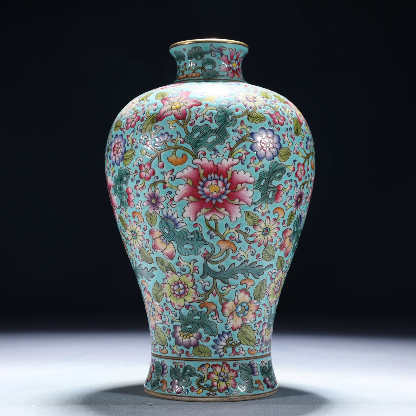An Exquisite Green Ground Famille-Rose Flower Pattern Vase: An Exquisite Green Ground Famille-Rose Flower Pattern Vase,Qing Dynasty,China,Yongzheng Four-character Mark,Size:3.1inx2.8in,Weight:200g