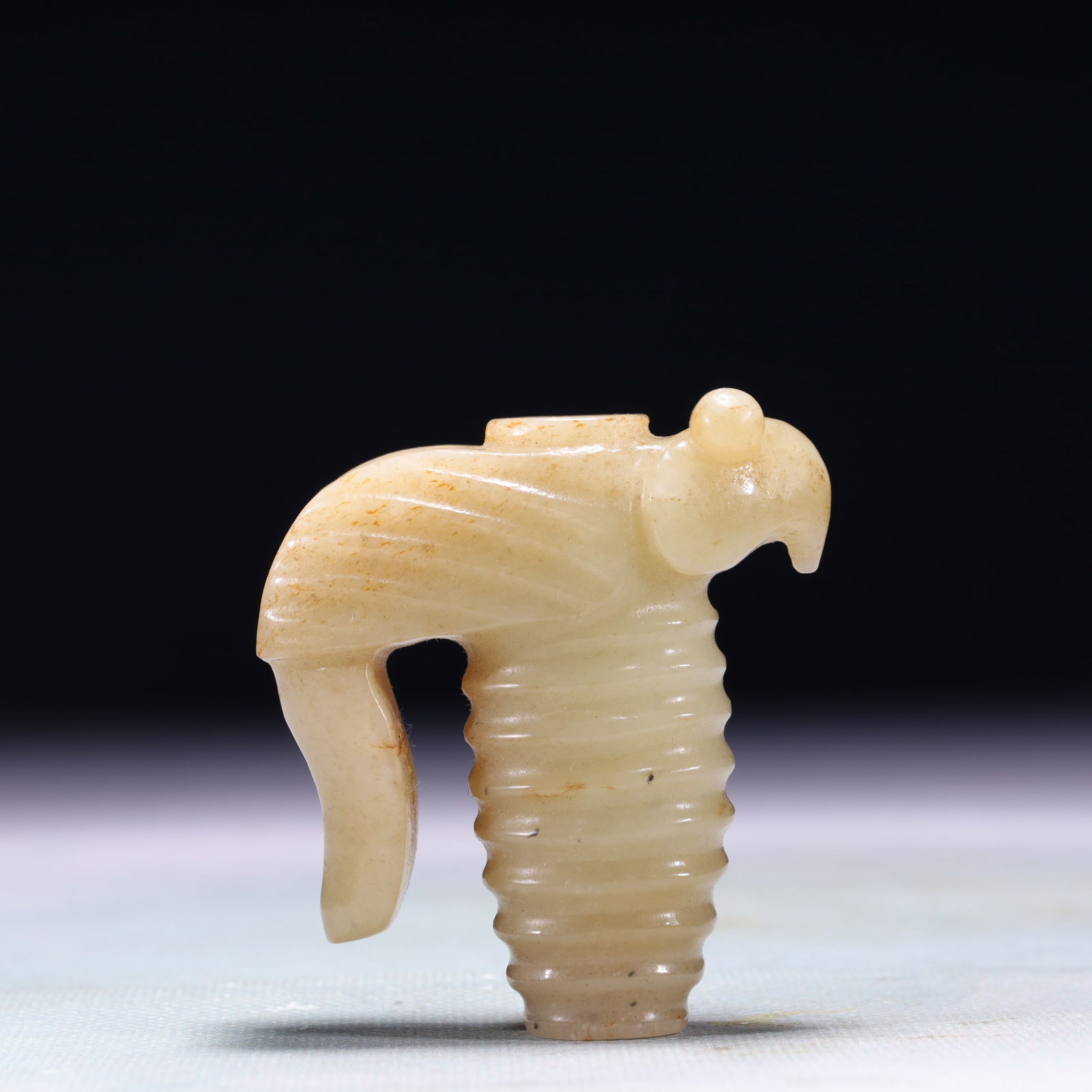 An Exquisite White Jade Beast Ornament: An Exquisite White Jade Beast Ornament,Qing Dynasty,China,Size:2.4inx0.8inx2.6in,Weight:135.3g 白玉兽摆件,中国清代