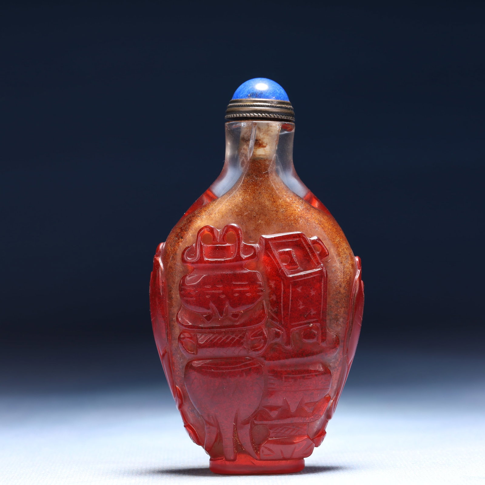 An Exquisite Glass Censer Pattern Snuff Bottle: An Exquisite Glass Censer Pattern Snuff Bottle,Qing Dynasty,China,Size:2inx0.8inx3.5in,Weight:66g 琉璃香炉纹鼻烟壶,中国清代