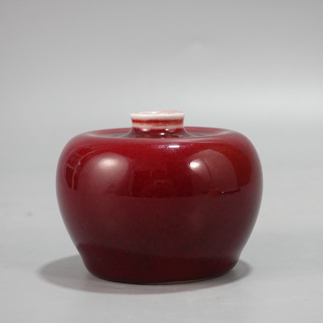 An Exquisite Ji Red Glazed Apple-Shaped Vase: An Exquisite Ji Red Glazed Apple-Shaped Vase,Qing Dynasty,China,Kangxi Six-character Mark,Size:2.4inx3in 霁红釉苹果形瓶,中国清代,ò