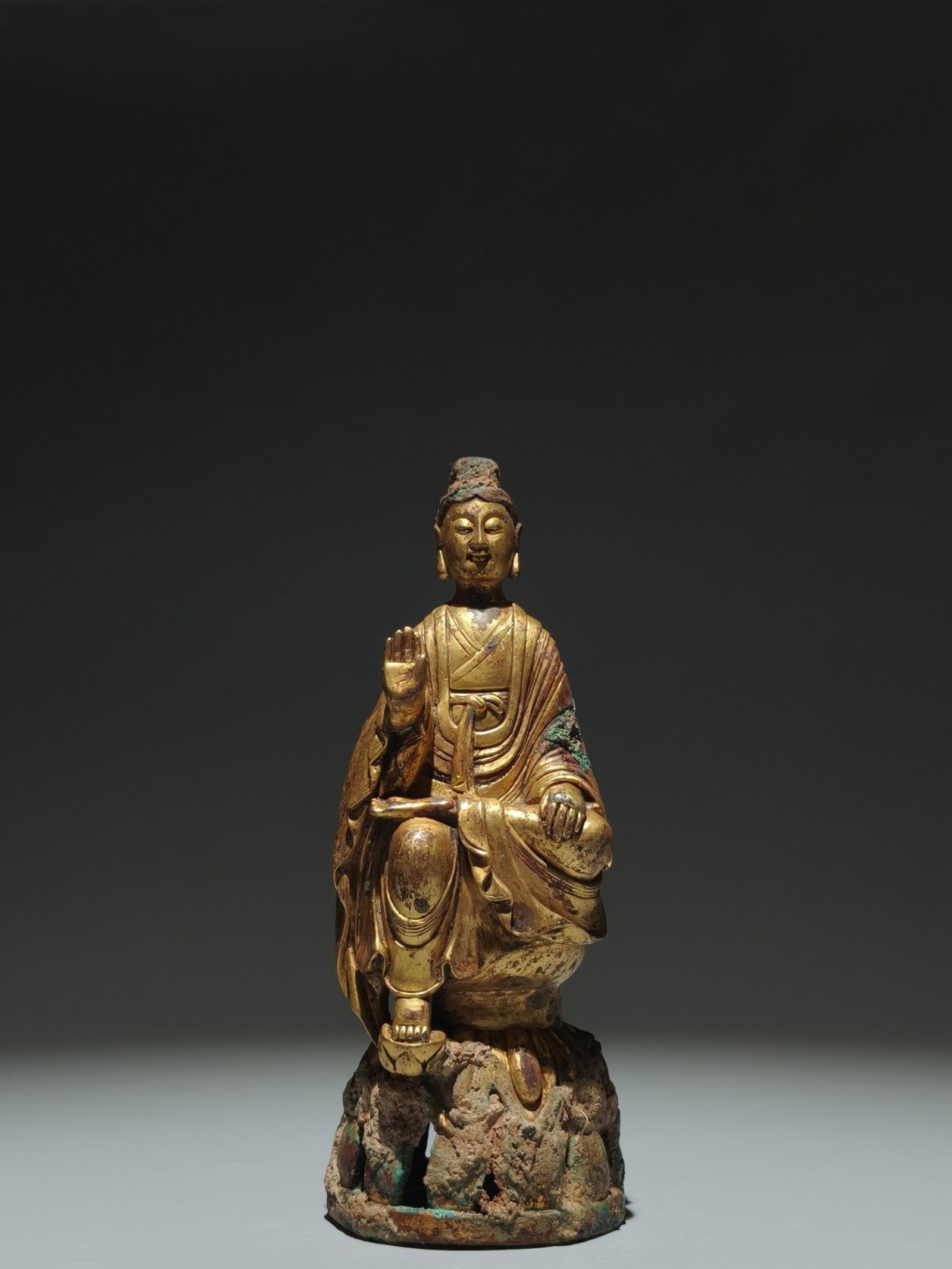 A Solemn Gilt Bronze Statue of Amitabha Buddha: A Solemn Gilt Bronze Statue of Amitabha Buddha,Tang Dynasty,China,Size:7.9inx3in 铜鎏金阿弥陀佛像,中国唐代