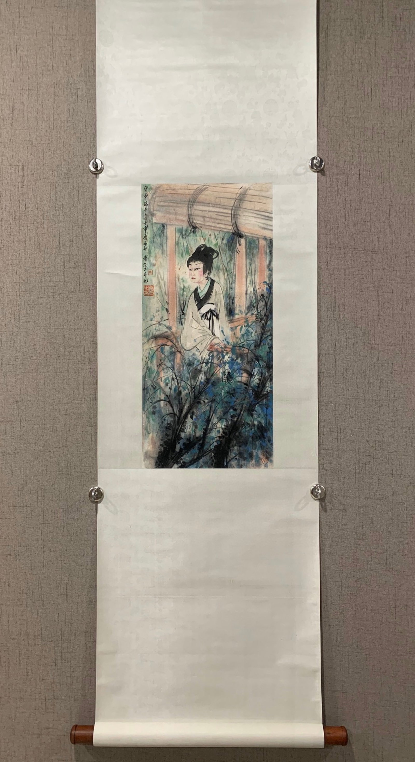 A Chinese Vertical Scroll Ink Painting of Figure on Paper: A Chinese Vertical Scroll Ink Painting of Figure on Paper,Fu Baoshi,Size:23.6inx10.6in 一幅中国水墨人物画立轴,傅抱石