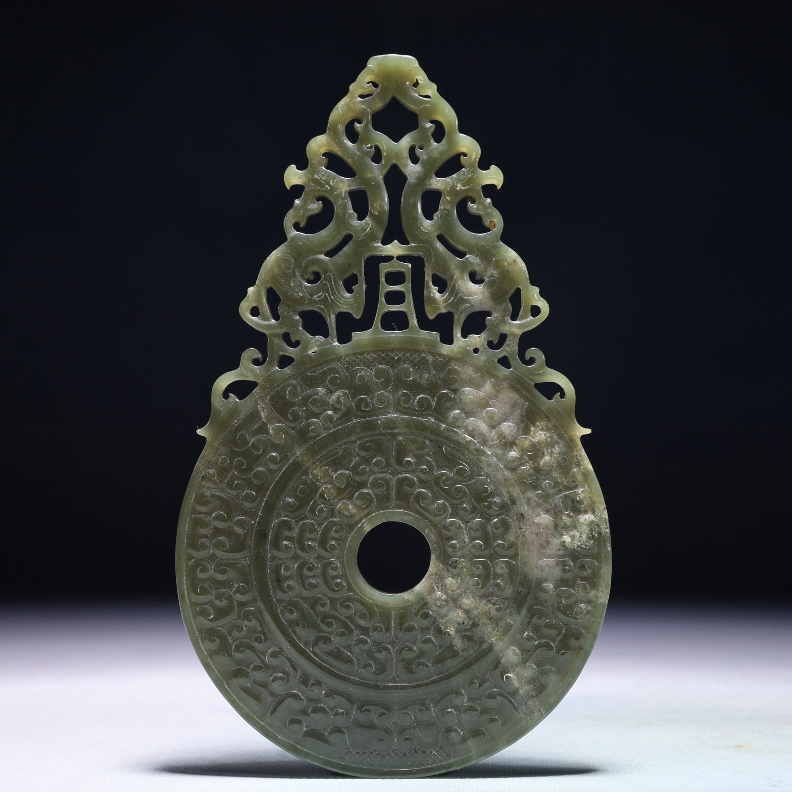 An Exquisite Jasper Auspicious Cloud Pattern Pendant: An Exquisite Jasper Auspicious Cloud Pattern Pendant,Qing Dynasty,China,Size:4.3inx7.3in,Weight:239.3g 碧玉祥云纹挂件,中国清代