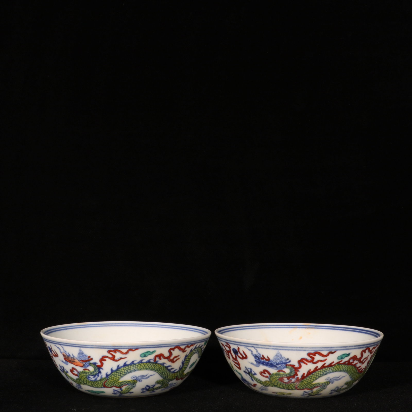 A Pair of Exquisite Doucai Auspicious Cloud and Dragon Pattern Bowls: A Pair of Exquisite Doucai Auspicious Cloud and Dragon Pattern Bowls,Ming Dynasty,China,Chenghua Six-character Mark,Size:1.9inx5.5in 一对斗彩祥云龙纹