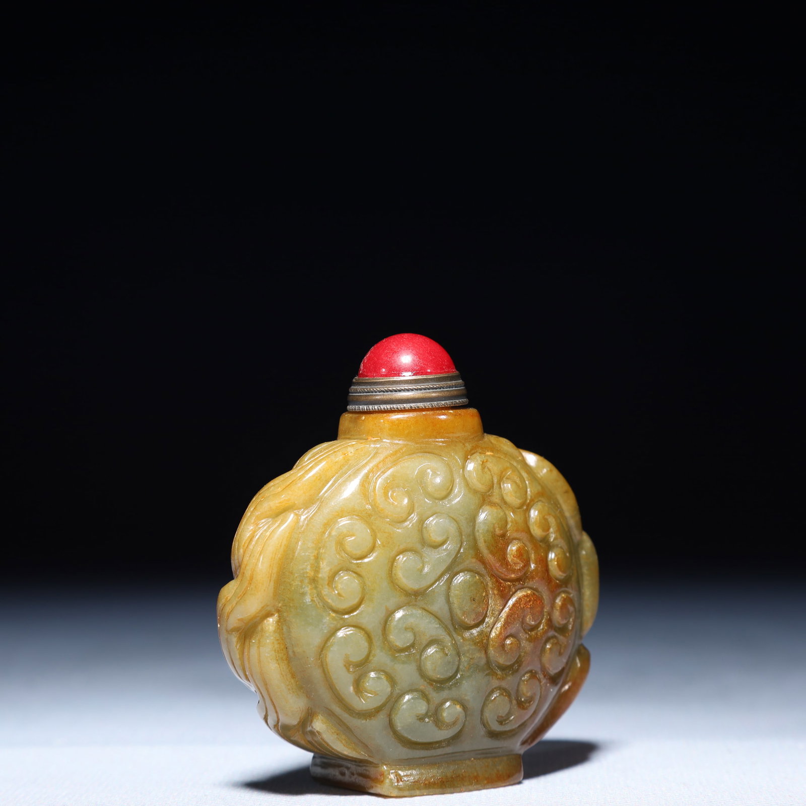 An Exquisite Green Jade Auspicious Cloud Pattern Snuff Bottle - 4