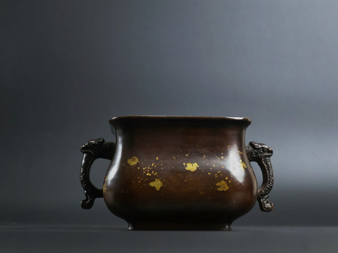An Exquisite Gilt Bronze Dragon-Ears Censer (1 of 9)