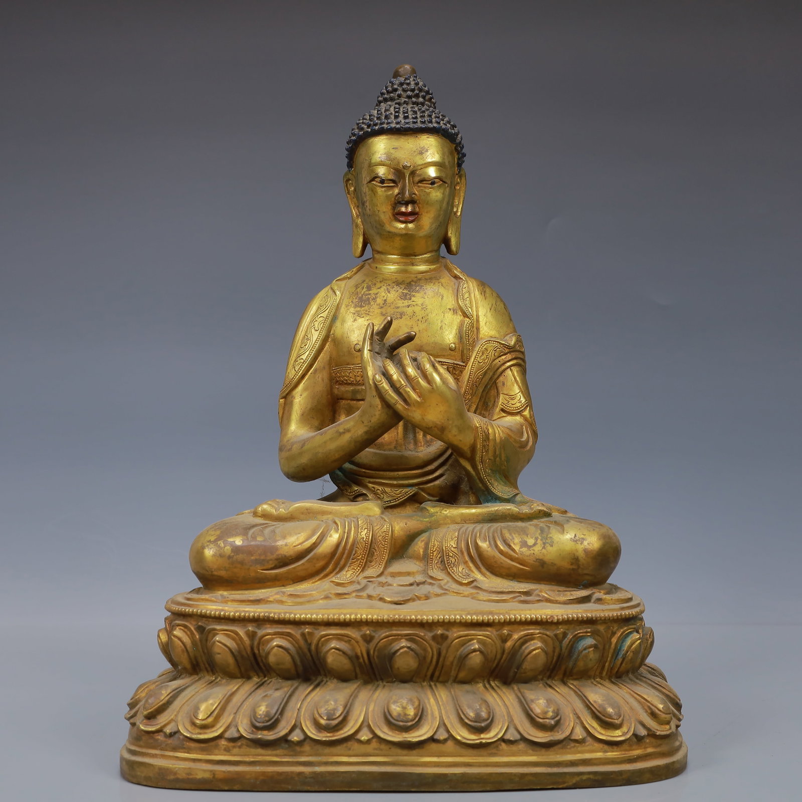 A Rare Statue of Sakyamuni: A Rare Statue of Sakyamuni,Qing Dynasty, China,Size:8.3inx5.5inx11.8in,Weight:5500g 铜鎏金如来像,中国清代