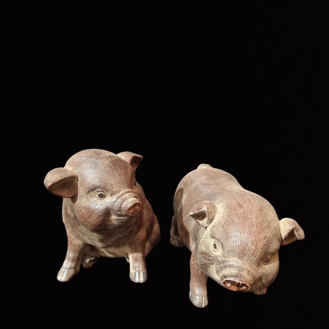 A Pair of Exquisite Shiwan yao Pig Ornaments: A Pair of Exquisite Shiwan yao Pig Ornaments,the Republic of China,With Mark,Size:7.9inx3.5inx3.9in,6.7inx3.5inx5.1in 一对石湾窑猪摆件,中国&