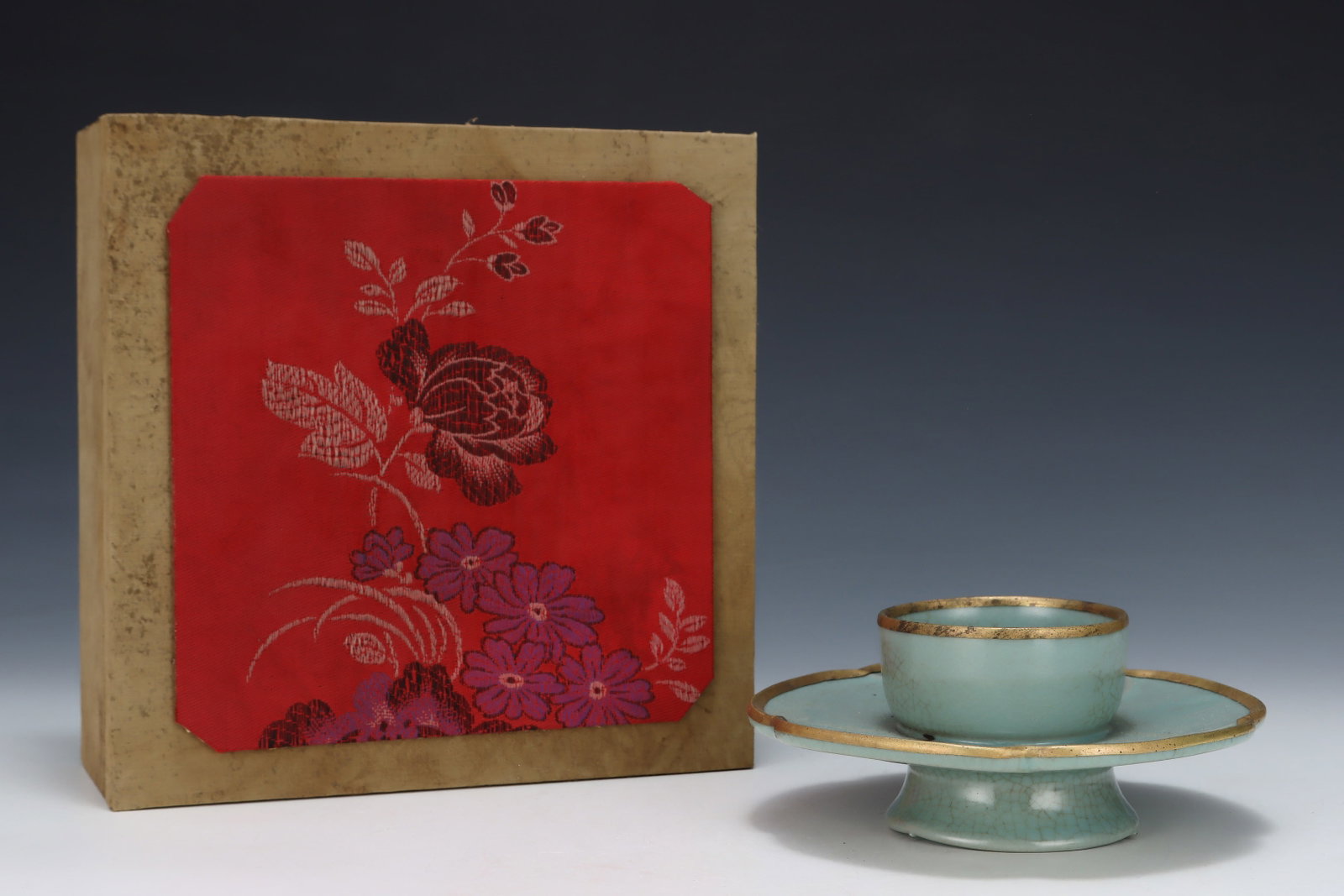 An Exquisite Ru yao Cup,with Base: An Exquisite Ru yao Cup,with Base,Song Dynasty,China,Size:2.9inx6.7in 汝窑杯子,带底座,中国宋代