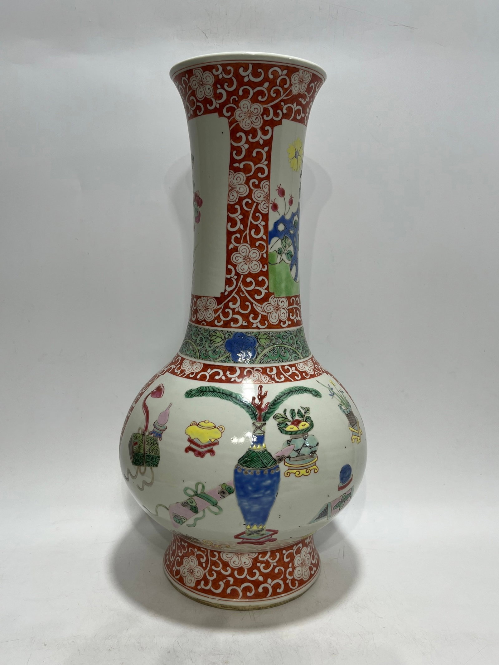 A Huge Wucai Flower Pattern Vase (1 of 10)