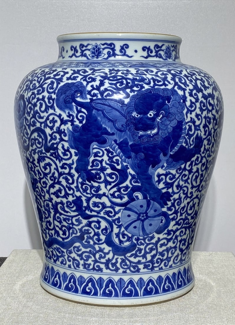 A Rare Blue and White Painted Gold Lion Pattern Jar: A Rare Blue and White Painted Gold Lion Pattern Jar,Qing Dynasty,China,Kangxi Six-character Mark,Size:13inx11in 青花描金狮子纹罐,中国清