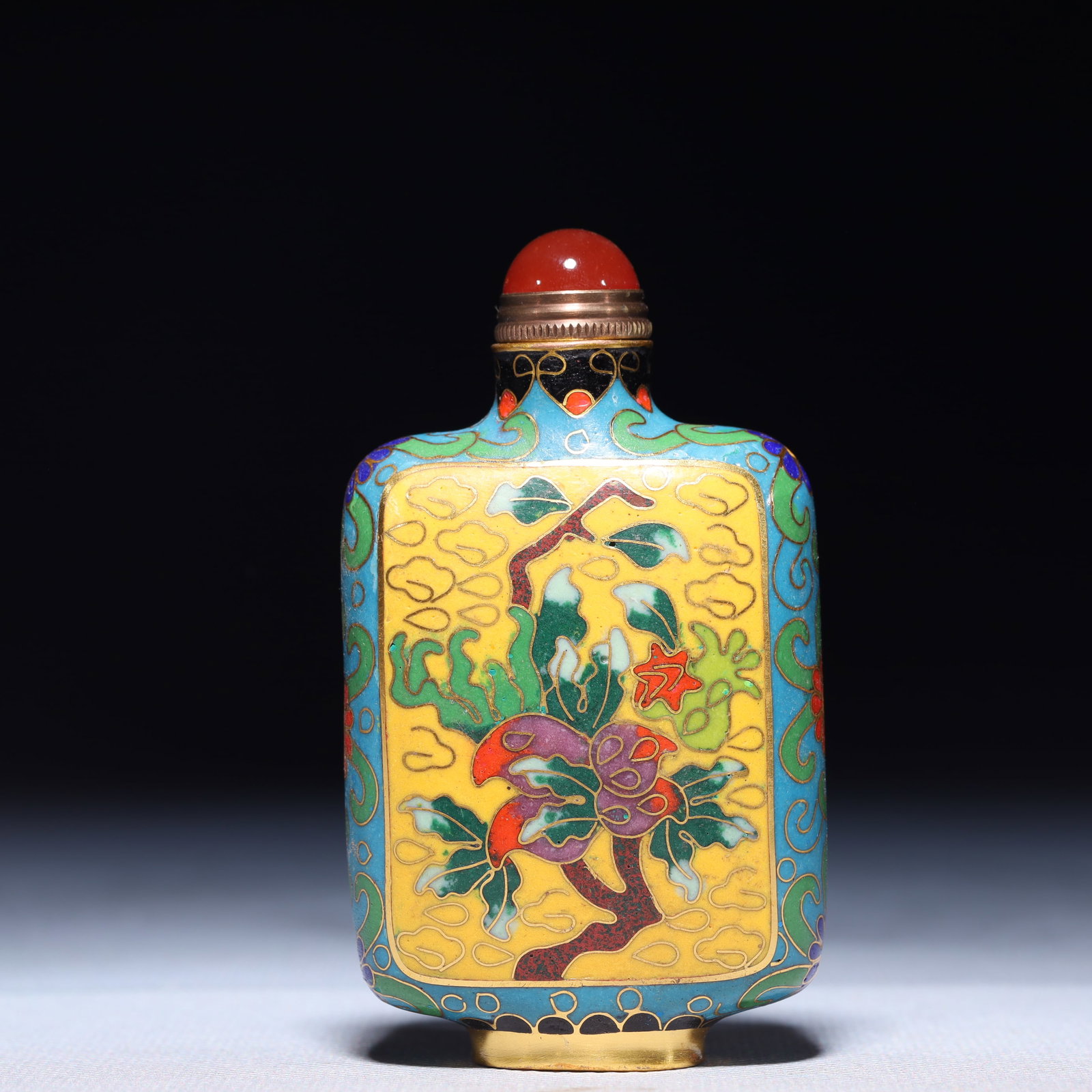 An Exquisite Cloisonne Auspicious Cloud and Bats Pattern Snuff Bottle: An Exquisite Cloisonne Auspicious Cloud and Bats Pattern Snuff Bottle,Qing Dynasty,China,Size:1.8inx0.8inx3.3in,Weight:82.2g