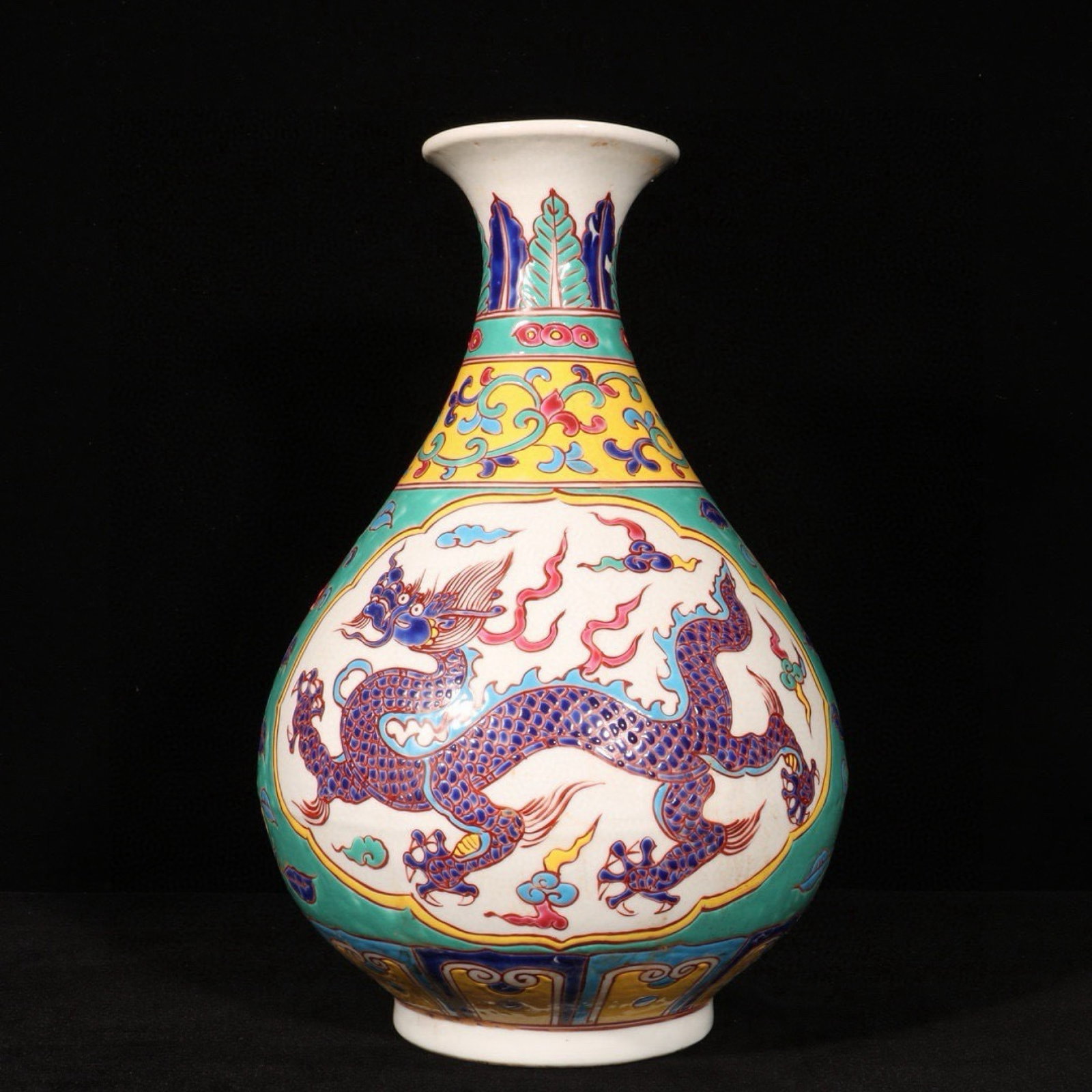A Rare Wucai Auspicious Cloud and Dragon Pattern Vase - 6