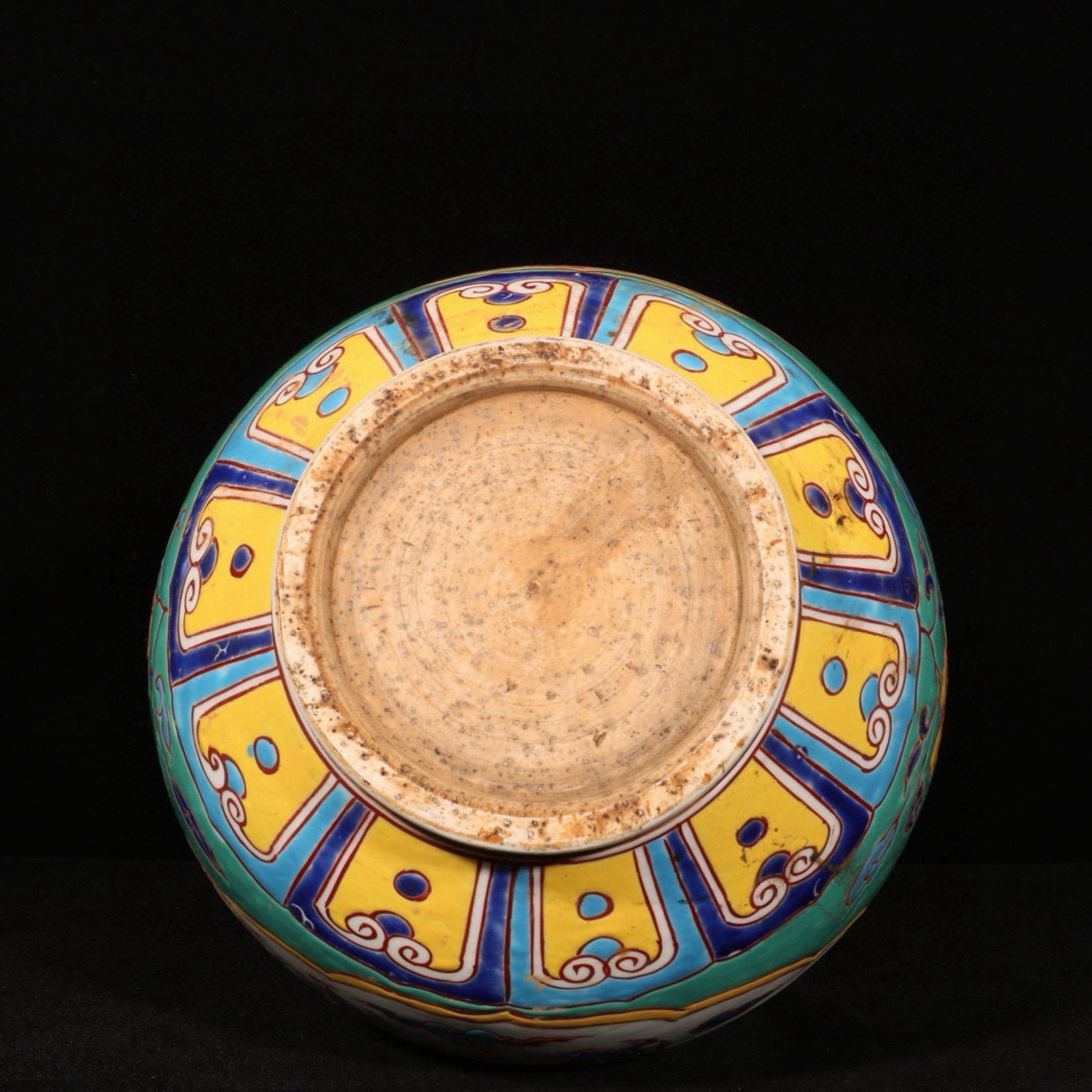 A Rare Wucai Auspicious Cloud and Dragon Pattern Vase - 9