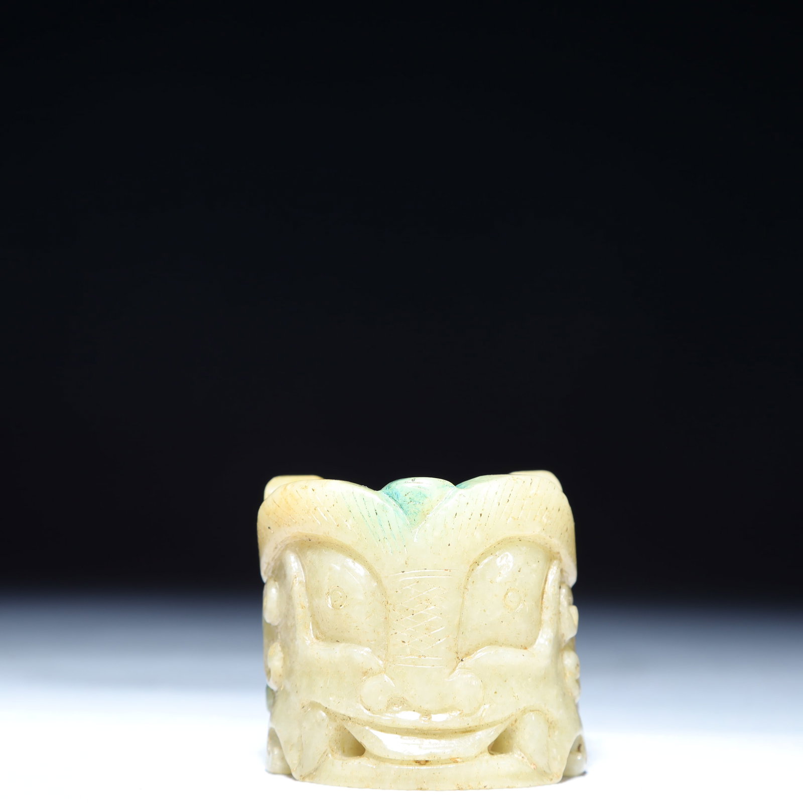 An Exquisite White Jade Beast-Face Pattern Thumb Ring: An Exquisite White Jade Beast-Face Pattern Thumb Ring,Qing Dynasty,China,Size:1.8inx1.6in,Weight:100g 白玉兽面纹扳指,中国清代