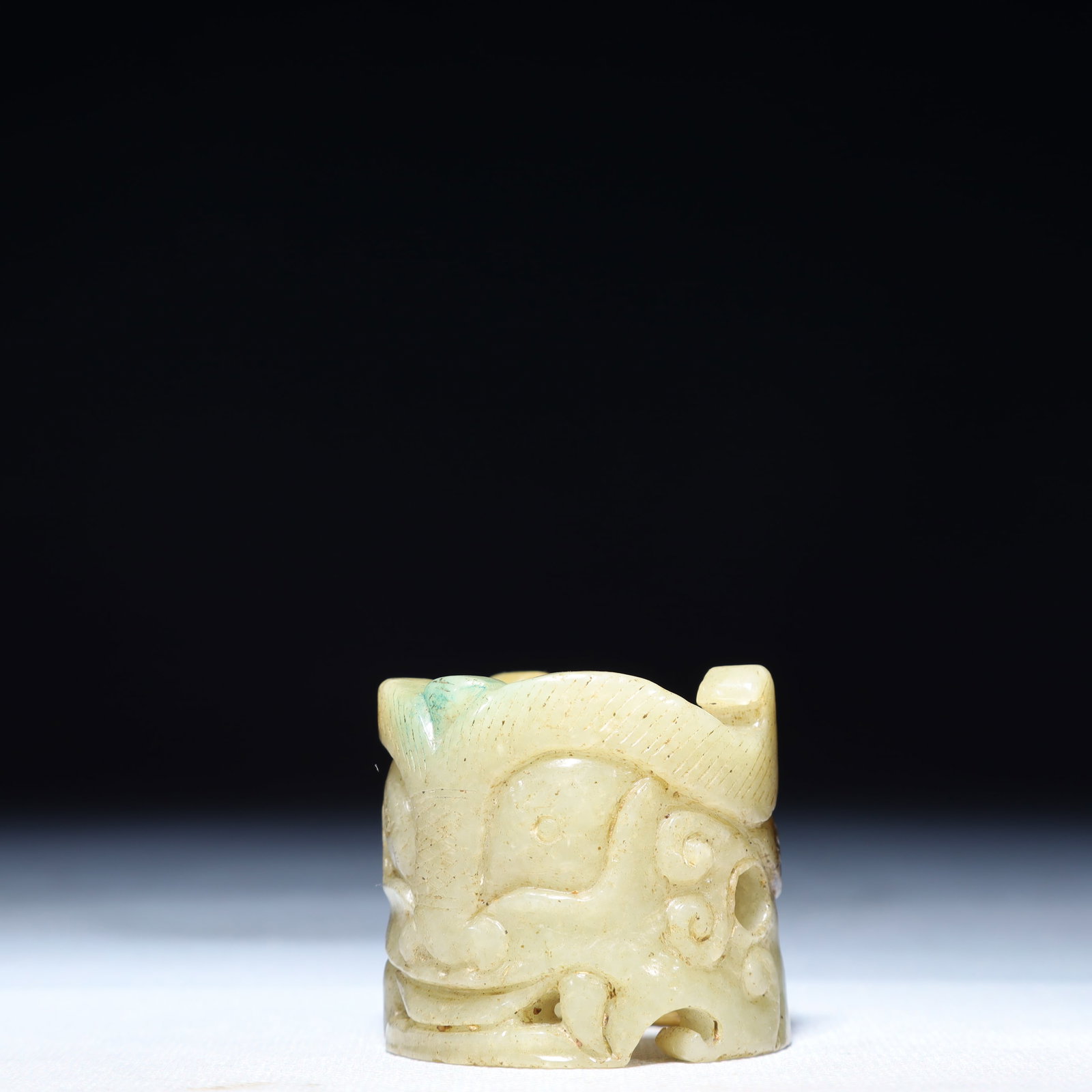 An Exquisite White Jade Beast-Face Pattern Thumb Ring - 2